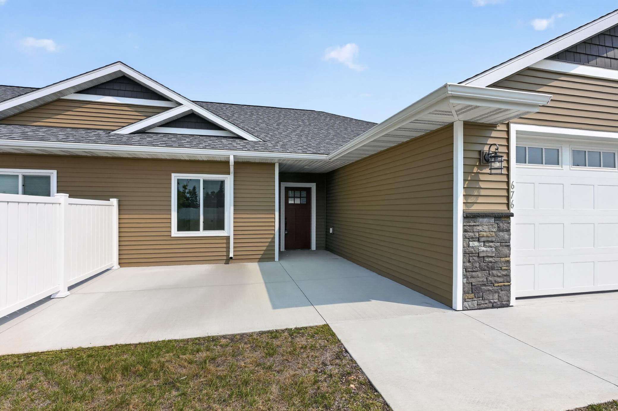 2023 townhouse for sale at 676 Voyager Drive in Alexandria, MN — 2 bed, 2 bath (photo 8 of 37)