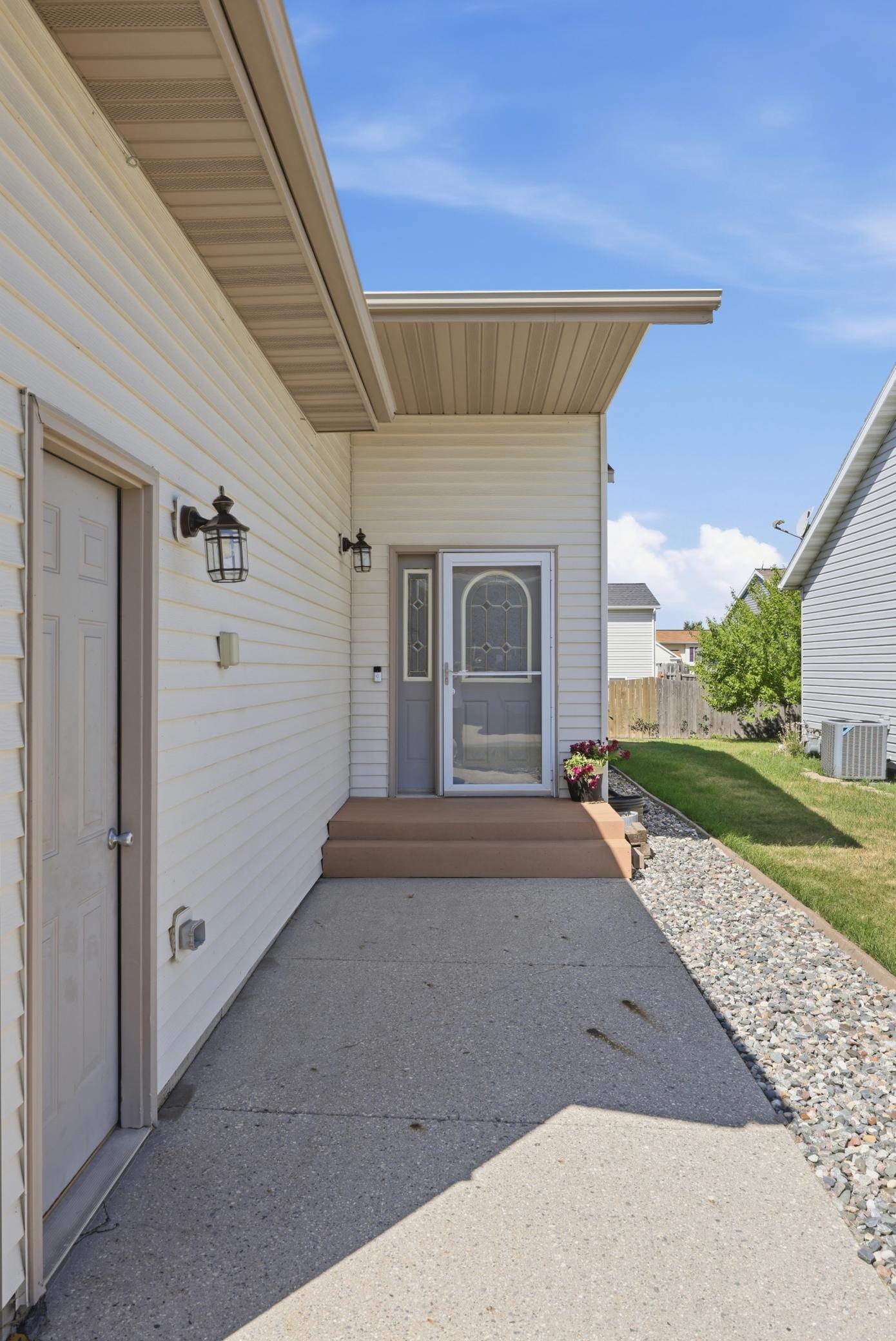 1512 19th Avenue E, West Fargo ND 58078 - Photo 4 of 35