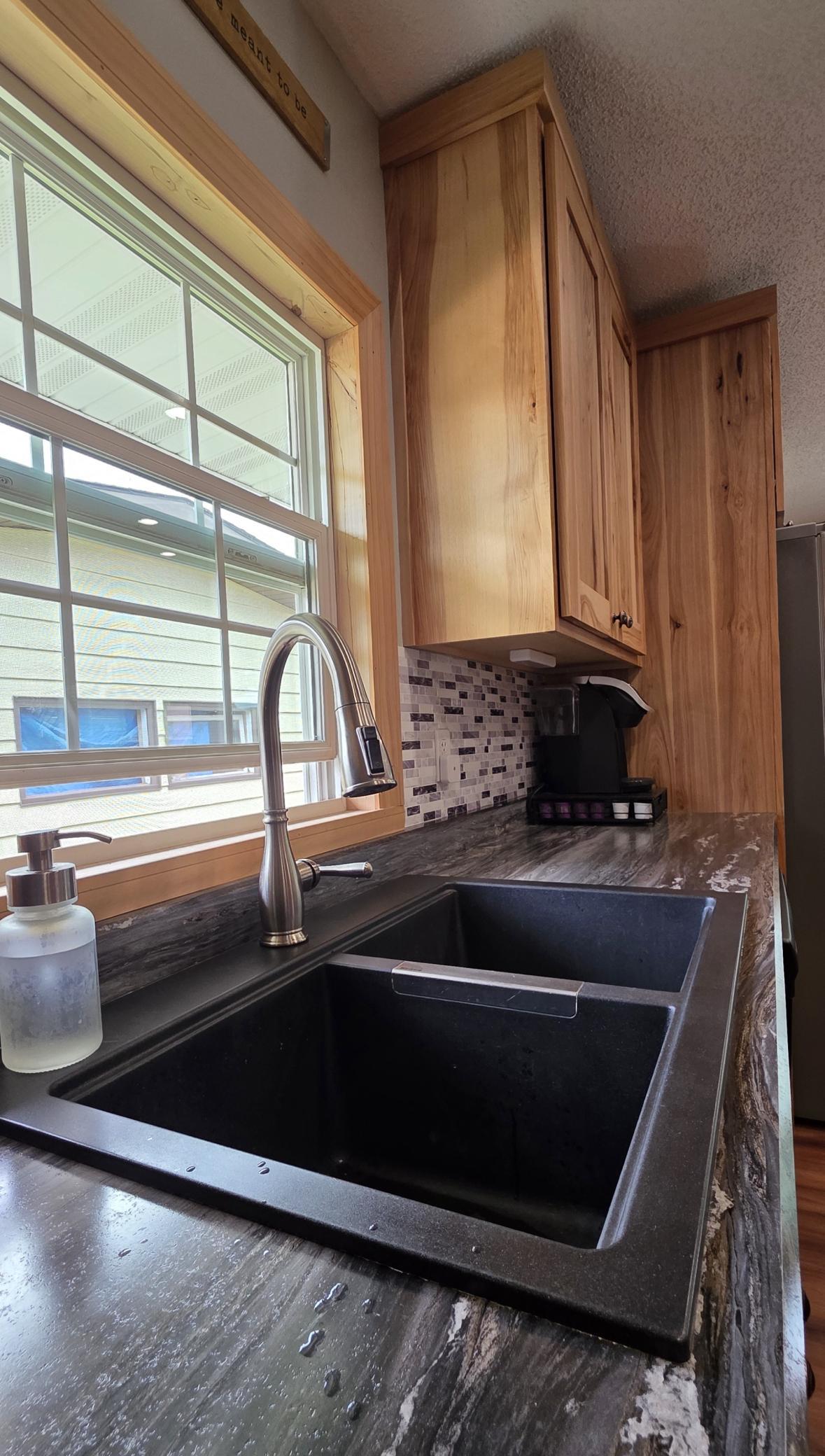 1961 single family home for sale at 640 9th Avenue SW in Valley City, ND — 3 bed, 2 bath (photo 13 of 61)