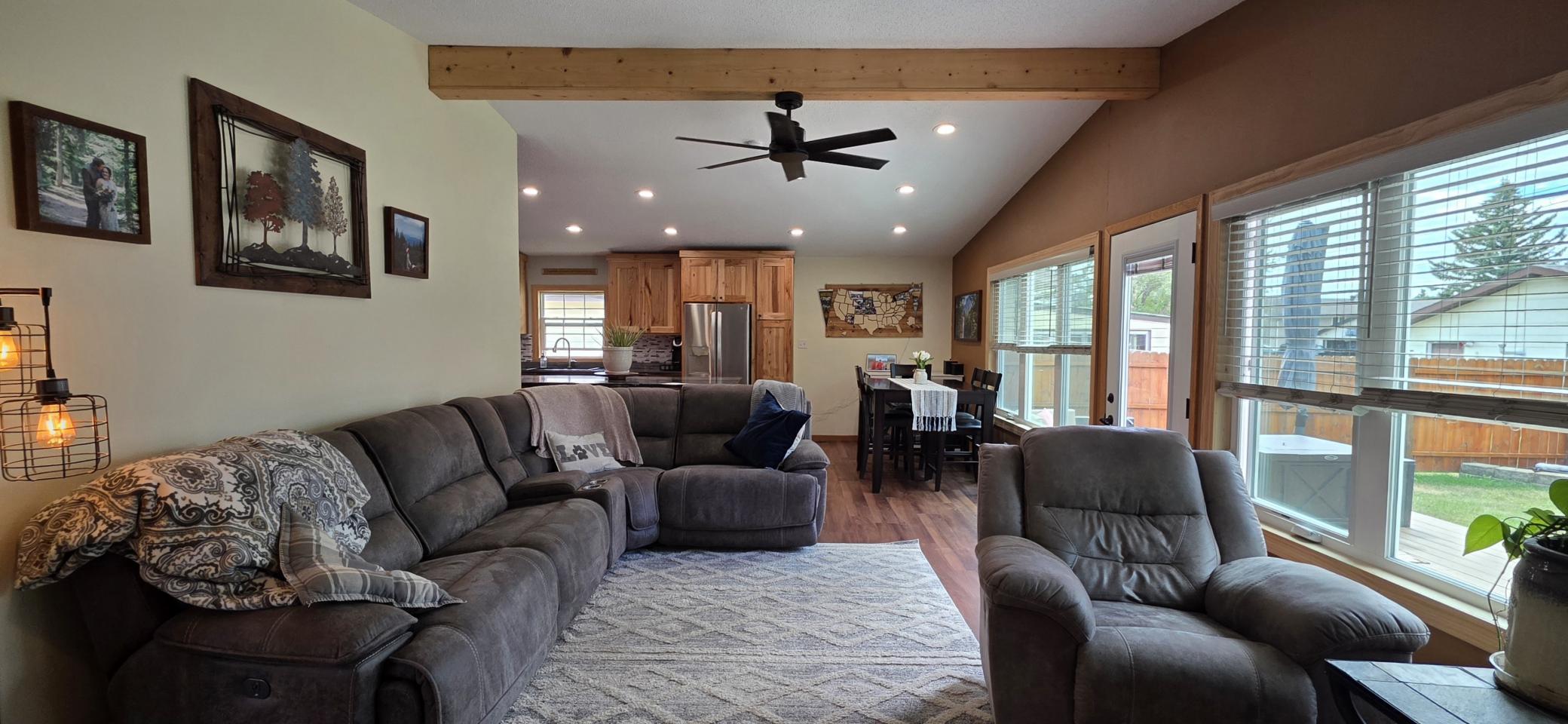 1961 single family home for sale at 640 9th Avenue SW in Valley City, ND — 3 bed, 2 bath (photo 16 of 61)