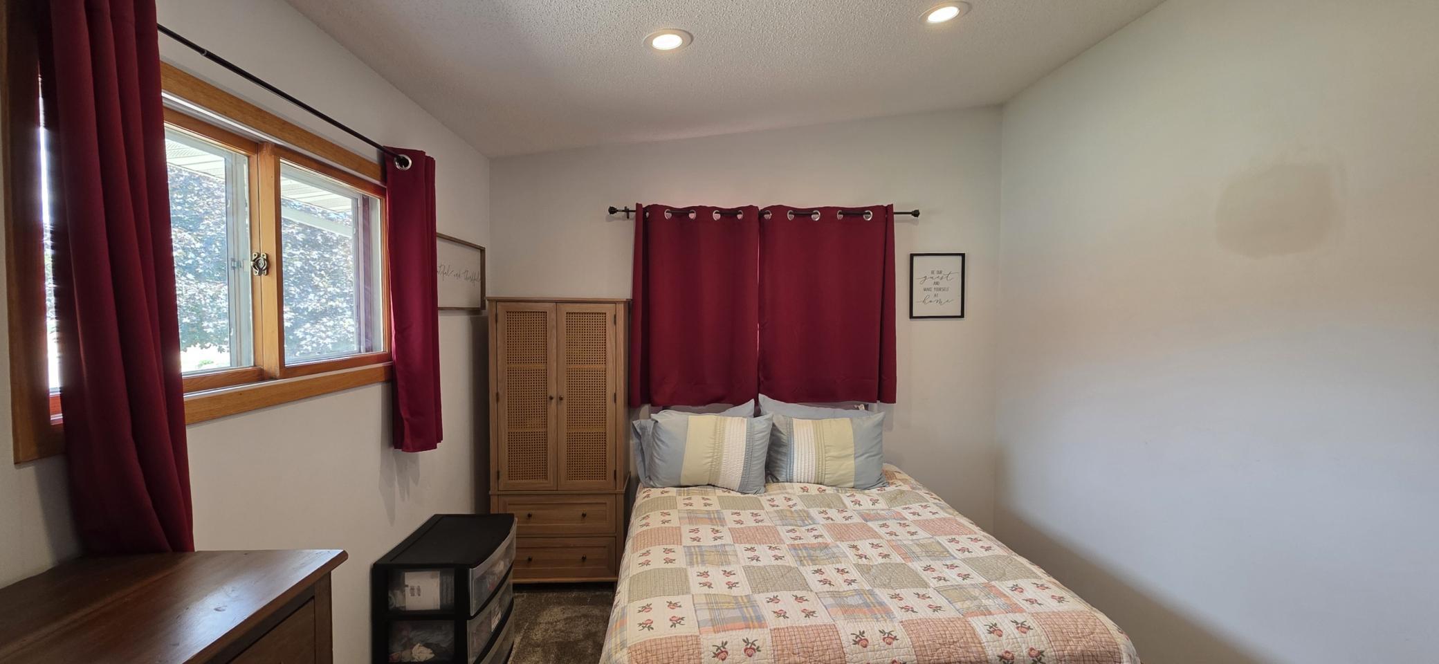 1961 single family home for sale at 640 9th Avenue SW in Valley City, ND — 3 bed, 2 bath (photo 25 of 61)