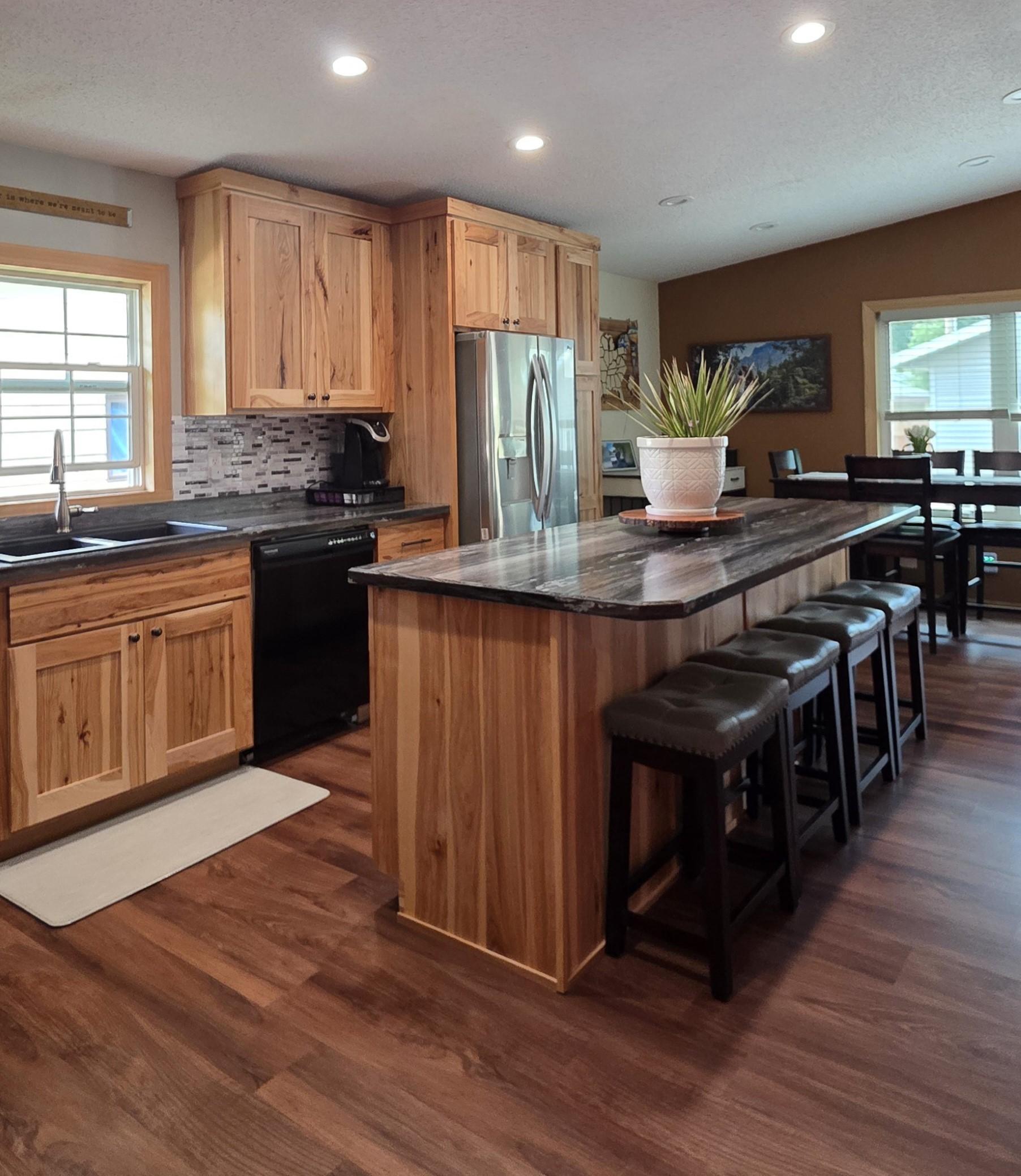 1961 single family home for sale at 640 9th Avenue SW in Valley City, ND — 3 bed, 2 bath (photo 5 of 61)