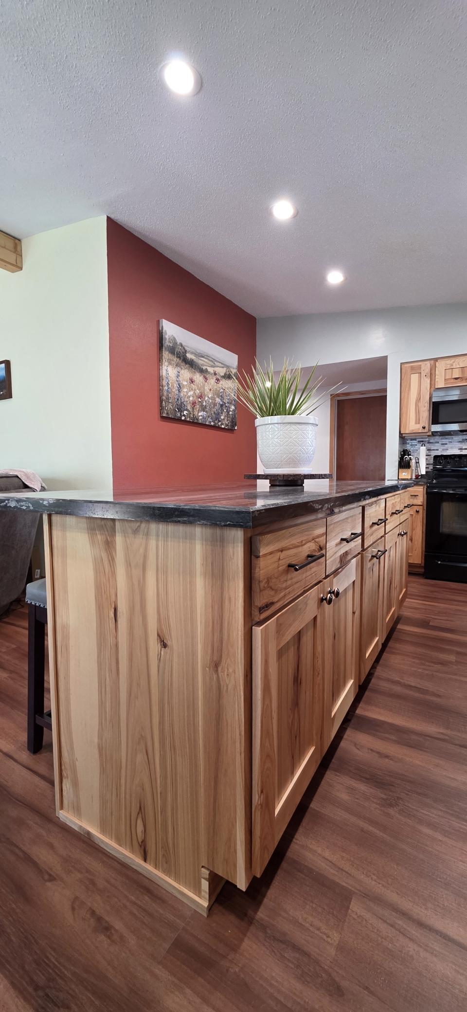 1961 single family home for sale at 640 9th Avenue SW in Valley City, ND — 3 bed, 2 bath (photo 6 of 61)