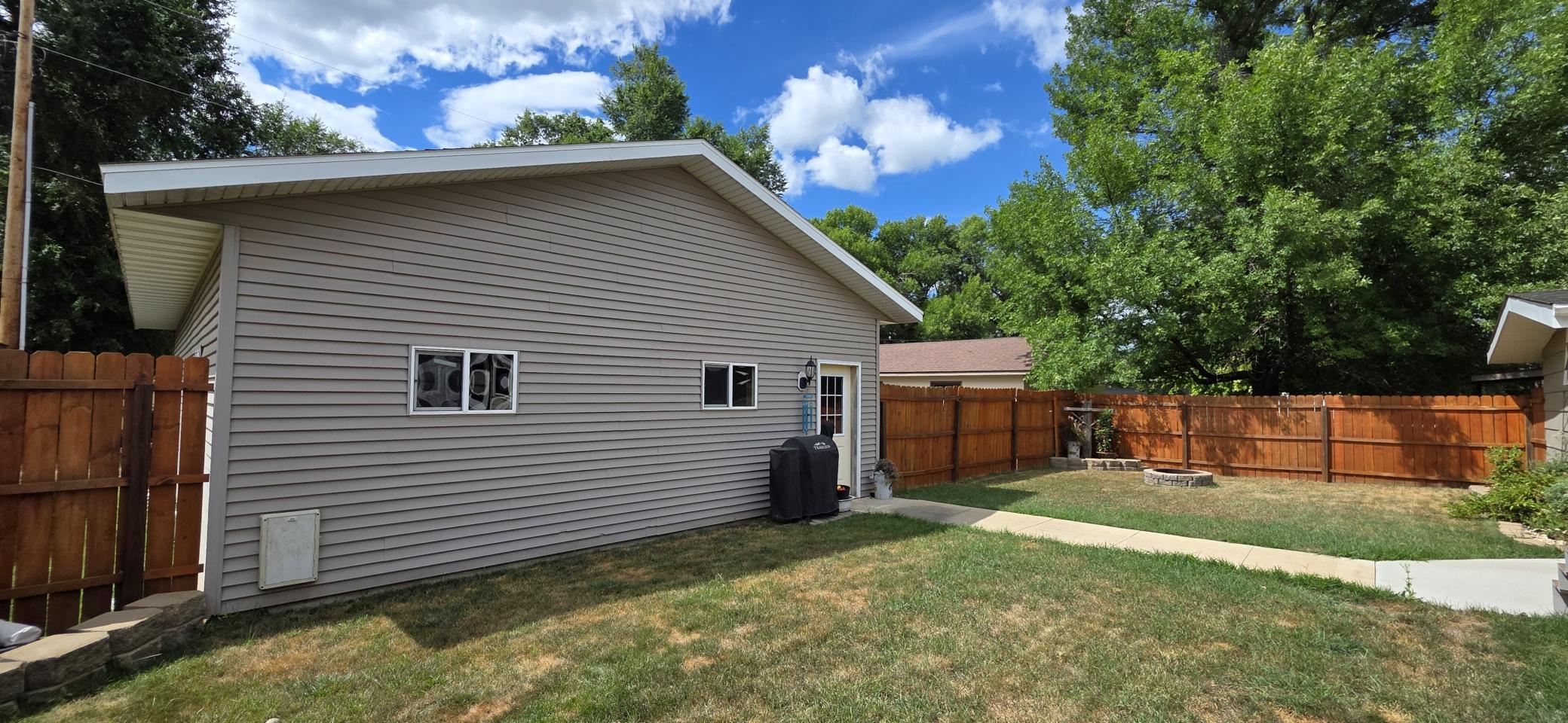 1961 single family home for sale at 640 9th Avenue SW in Valley City, ND — 3 bed, 2 bath (photo 53 of 61)