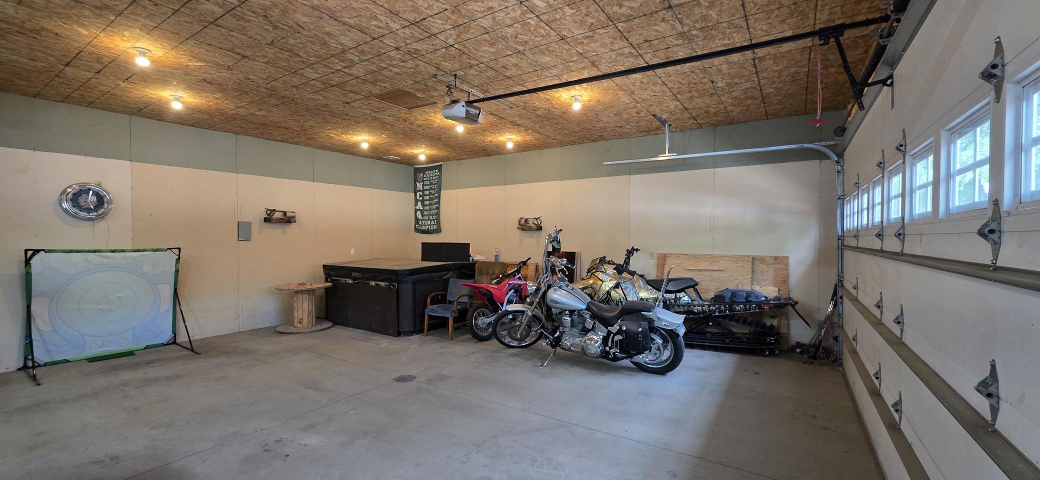1961 single family home for sale at 640 9th Avenue SW in Valley City, ND — 3 bed, 2 bath (photo 55 of 61)