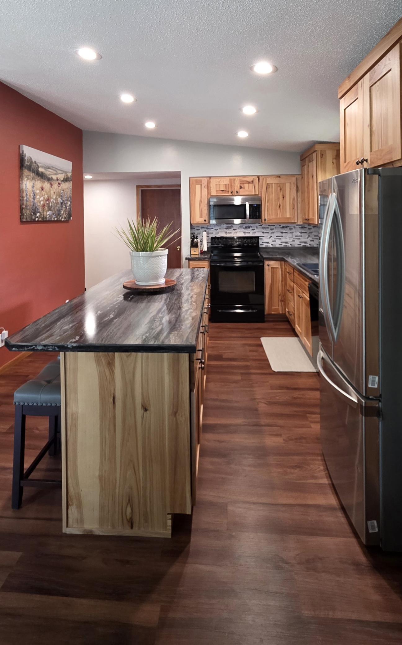 1961 single family home for sale at 640 9th Avenue SW in Valley City, ND — 3 bed, 2 bath (photo 9 of 61)