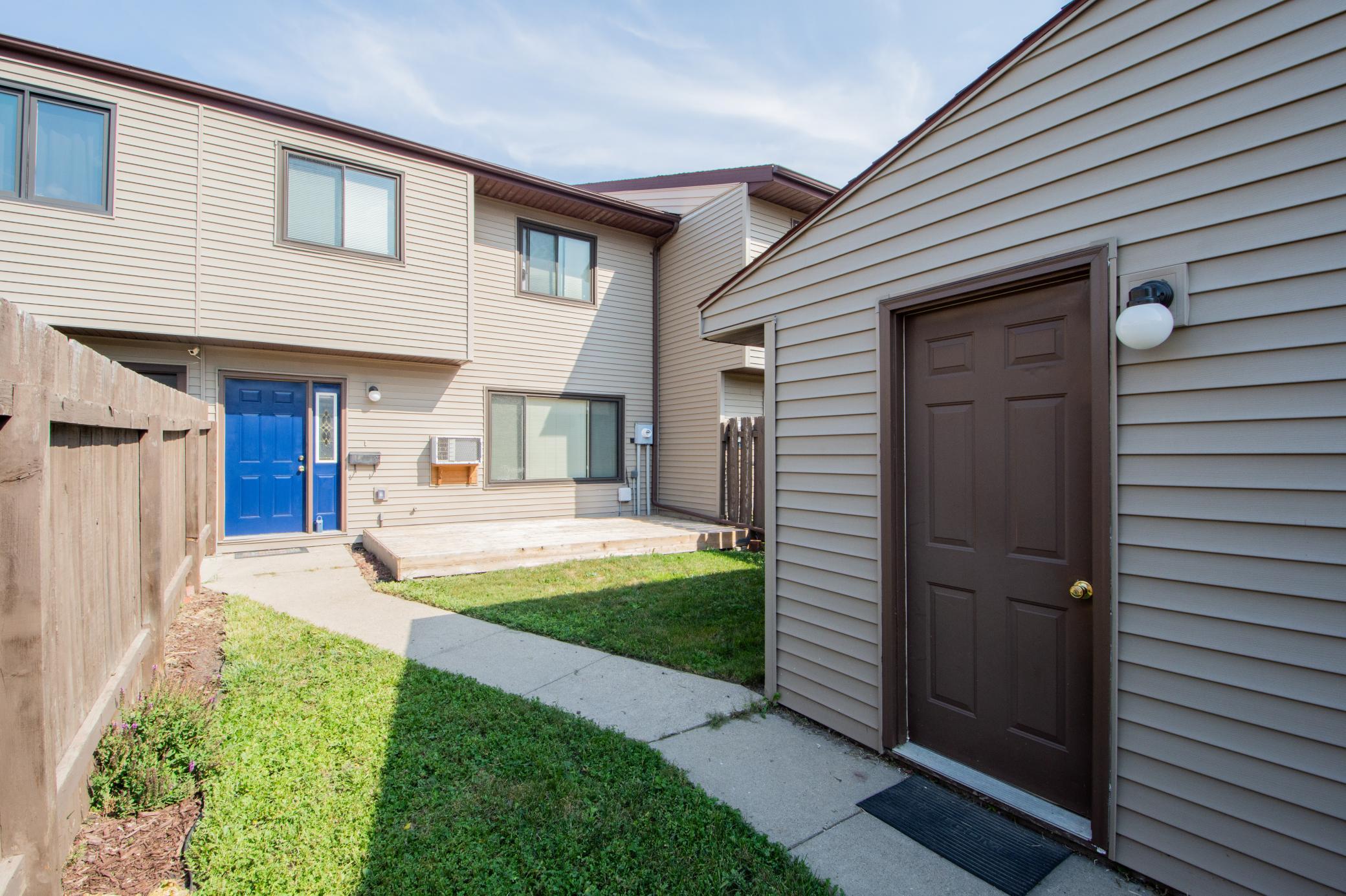 1980 townhouse for sale at 2231 32nd Avenue S in Fargo, ND — 2 bed, 1 bath (photo 2 of 25)