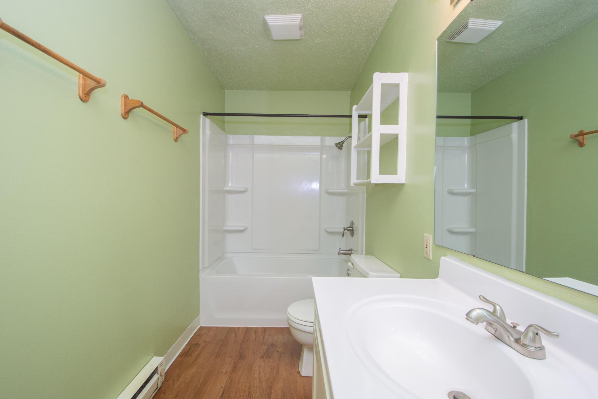 1980 townhouse for sale at 2231 32nd Avenue S in Fargo, ND — 2 bed, 1 bath (photo 18 of 25)