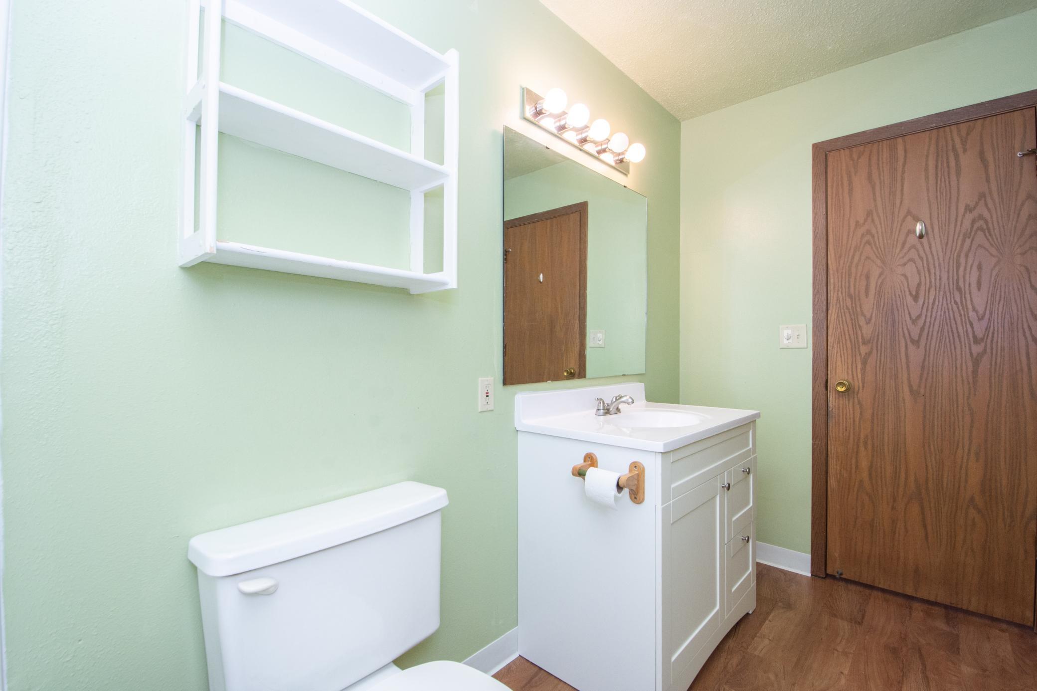 1980 townhouse for sale at 2231 32nd Avenue S in Fargo, ND — 2 bed, 1 bath (photo 20 of 25)