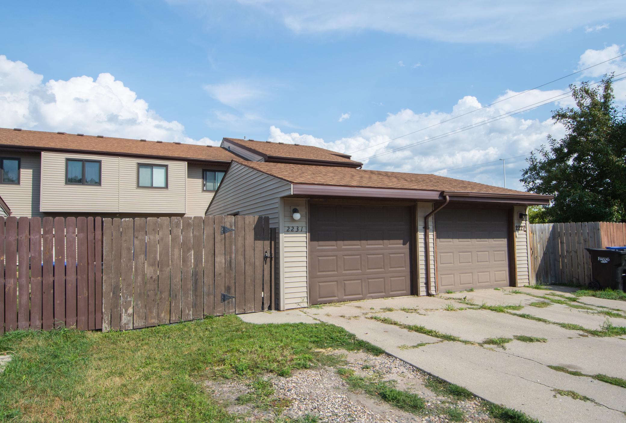 1980 townhouse for sale at 2231 32nd Avenue S in Fargo, ND — 2 bed, 1 bath (photo 3 of 25)
