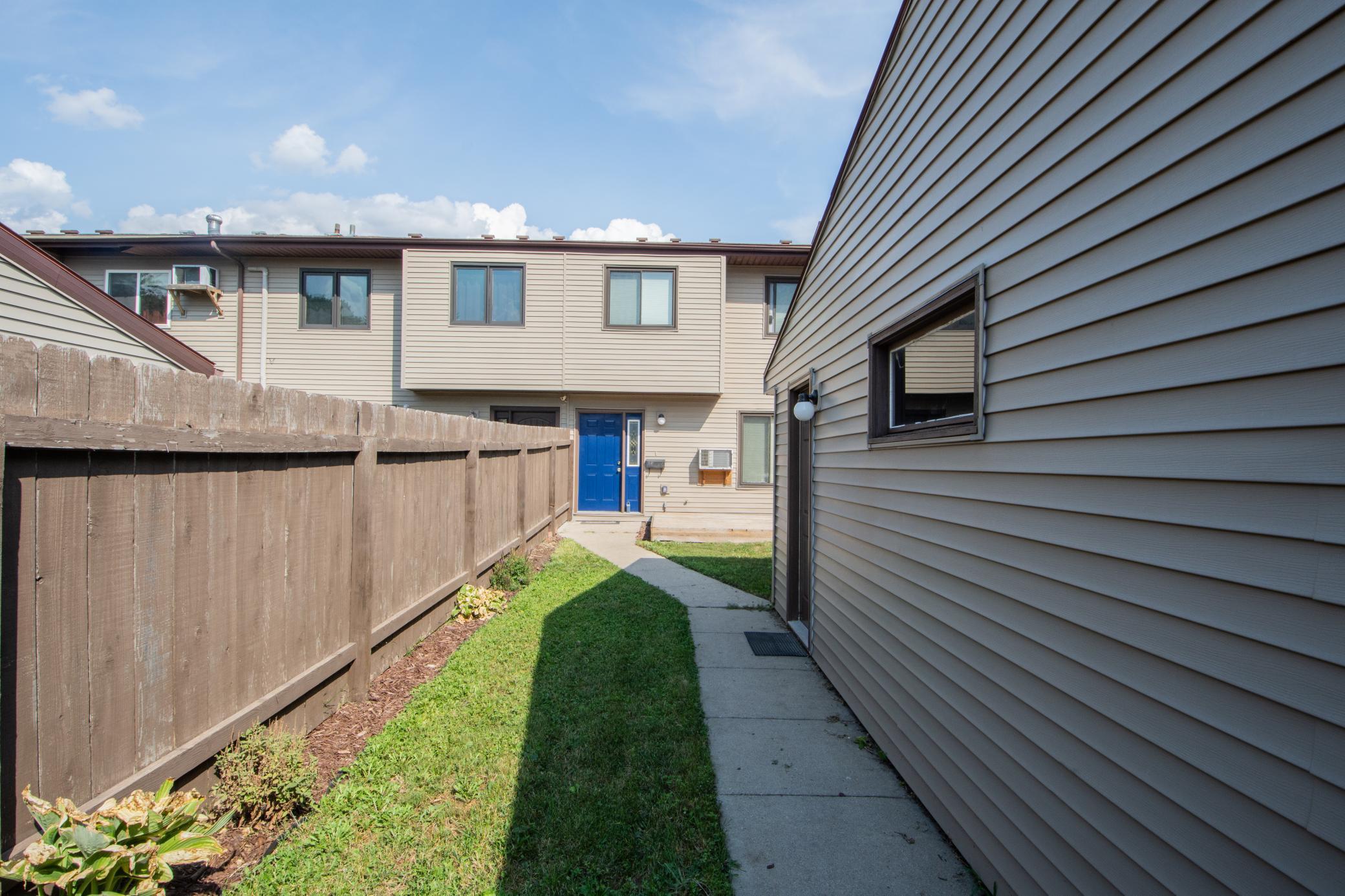 1980 townhouse for sale at 2231 32nd Avenue S in Fargo, ND — 2 bed, 1 bath (photo 5 of 25)