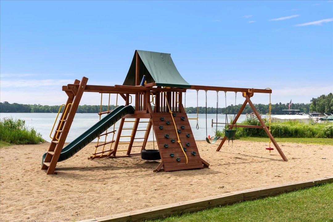 1985 single family home for sale at 15827 Wilderness Trail, Unit 106 in Cross Lake, MN — 2 bed, 1 bath (photo 29 of 31)