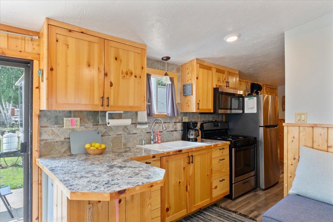 1985 single family home for sale at 15827 Wilderness Trail, Unit 106 in Cross Lake, MN — 2 bed, 1 bath (photo 6 of 31)