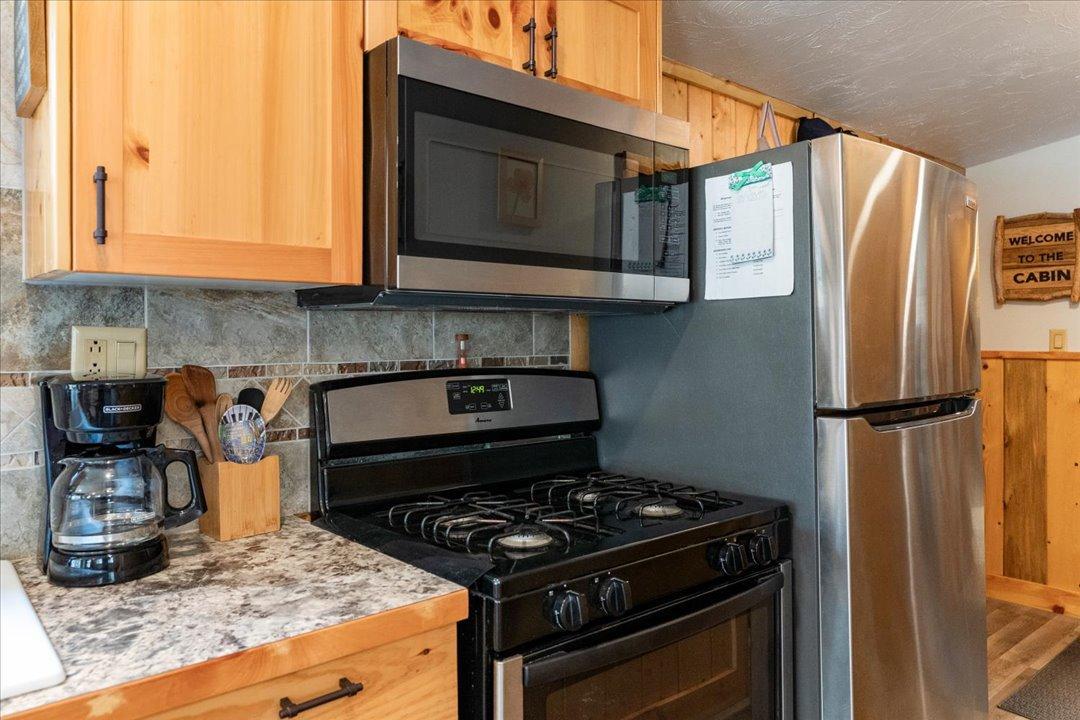 1985 single family home for sale at 15827 Wilderness Trail, Unit 106 in Cross Lake, MN — 2 bed, 1 bath (photo 8 of 31)
