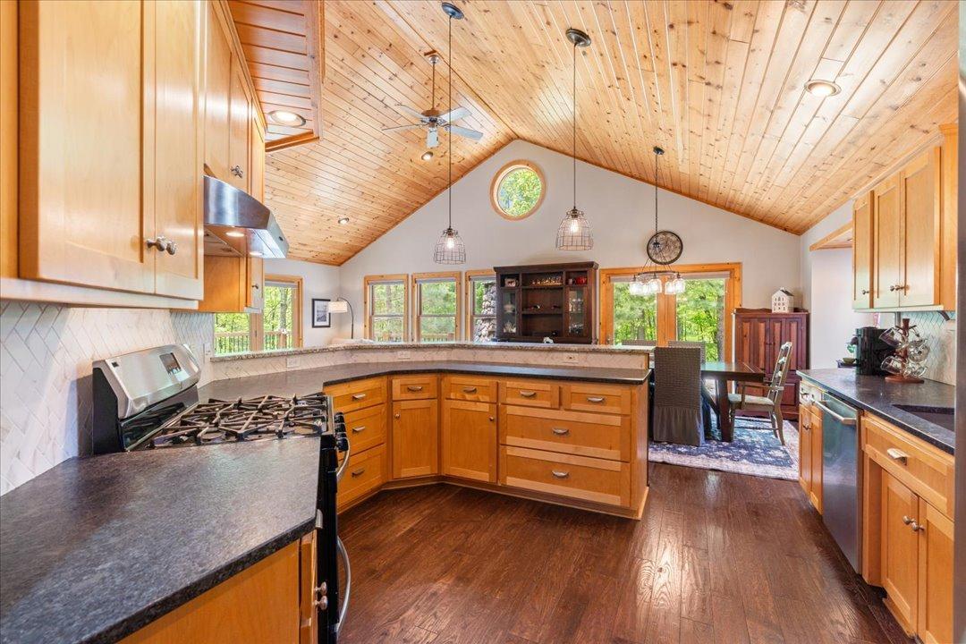 2002 single family home for sale at 29470 Belgian Drive in Breezy Point, MN — 4 bed, 3 bath (photo 3 of 29)