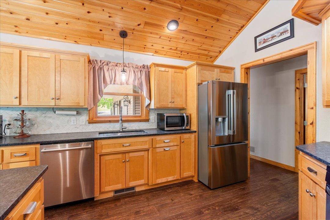 2002 single family home for sale at 29470 Belgian Drive in Breezy Point, MN — 4 bed, 3 bath (photo 4 of 29)