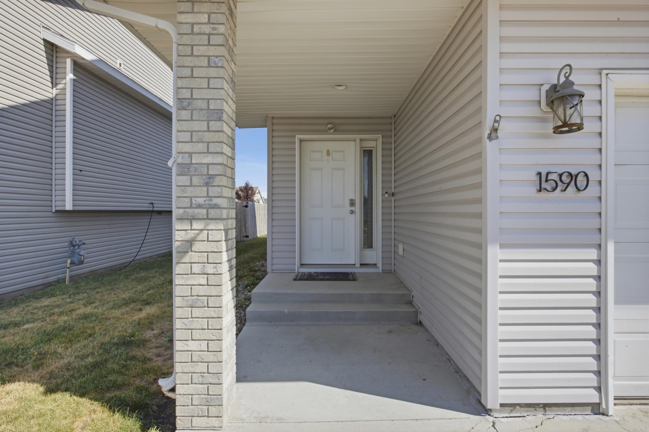 1590 35th Avenue S, Moorhead MN 56560 - Photo 3 of 23
