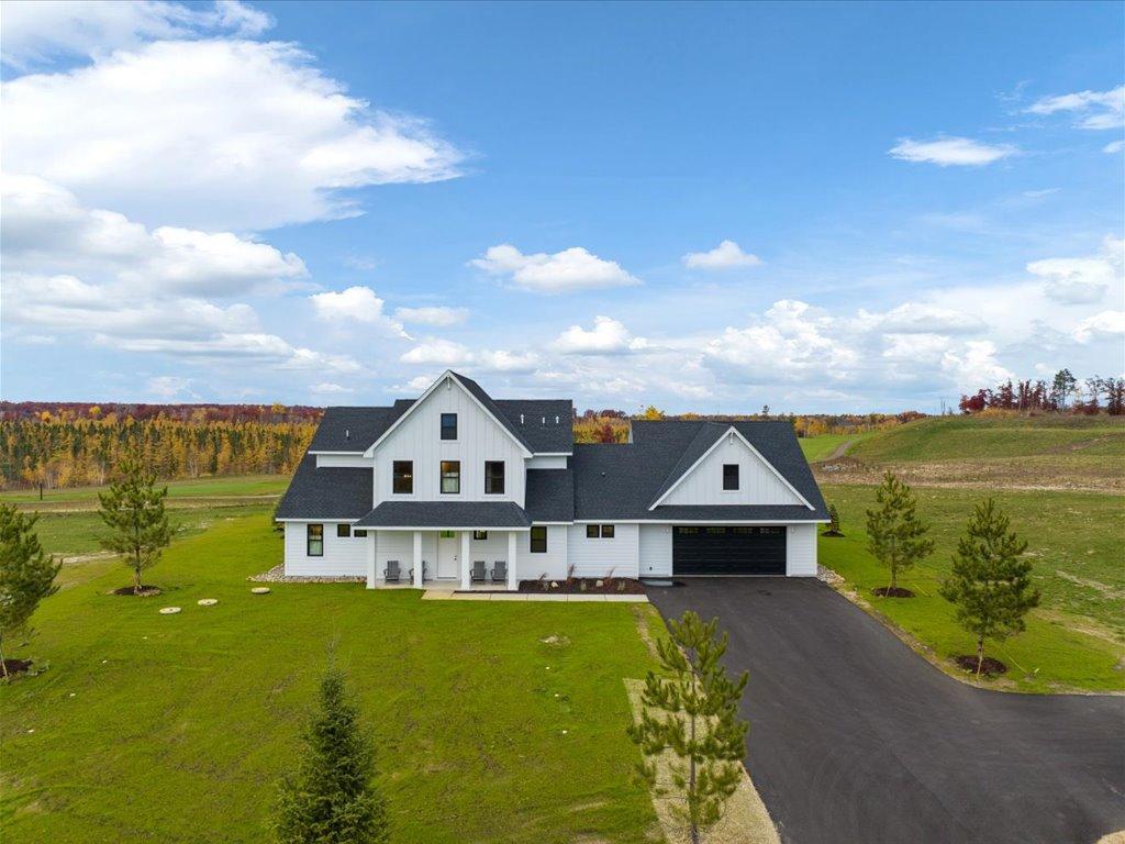 2024 single family home for sale at 3544 Royal Lytham Court in Brainerd, MN — 5 bed, 5 bath (photo 4 of 40)