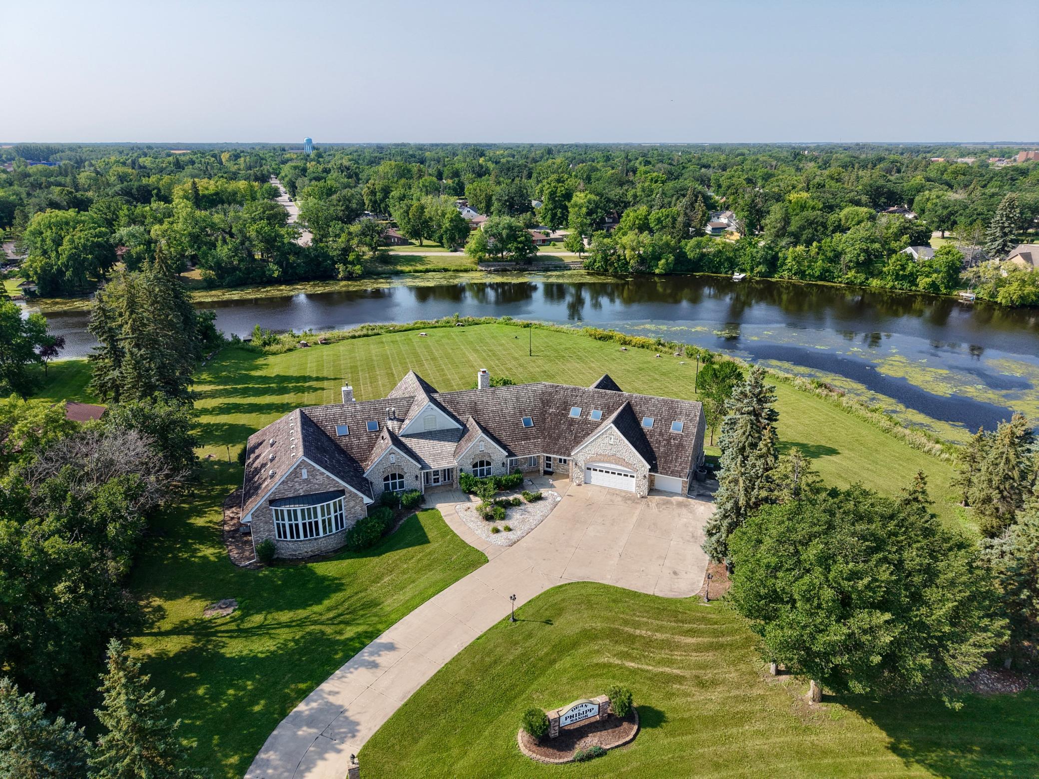 1993 single family home for sale at 1020 Centennial Drive in Thief River Falls, MN — 8 bed, 8 bath (photo 2 of 43)
