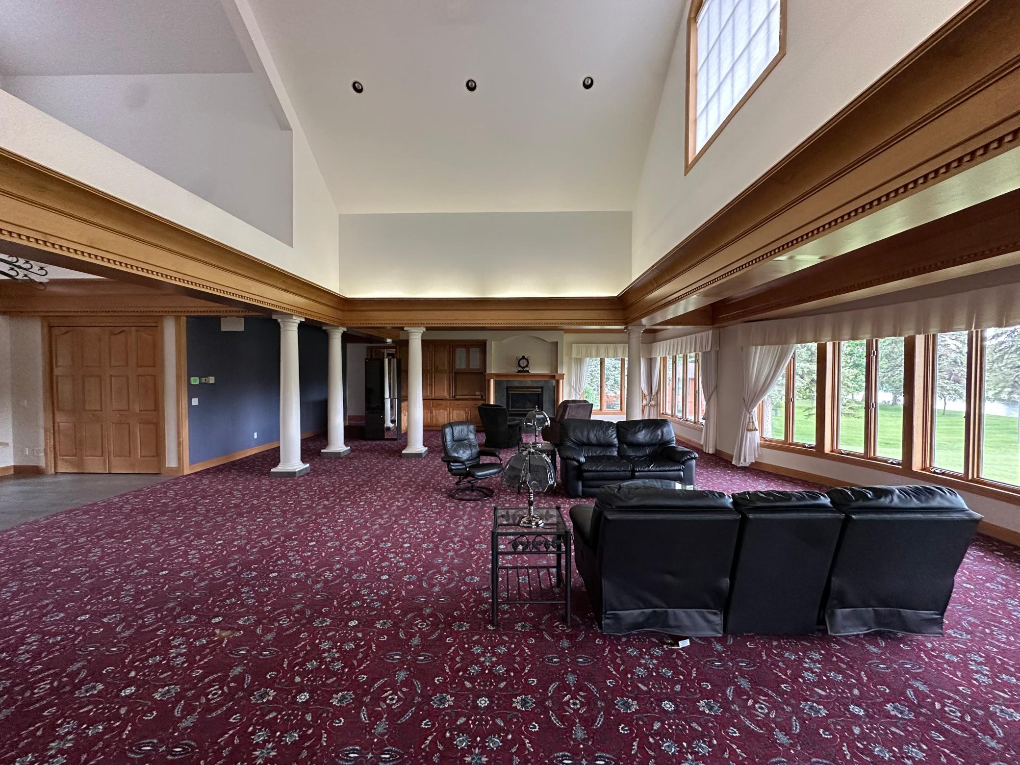 1993 single family home for sale at 1020 Centennial Drive in Thief River Falls, MN — 8 bed, 8 bath (photo 13 of 43)