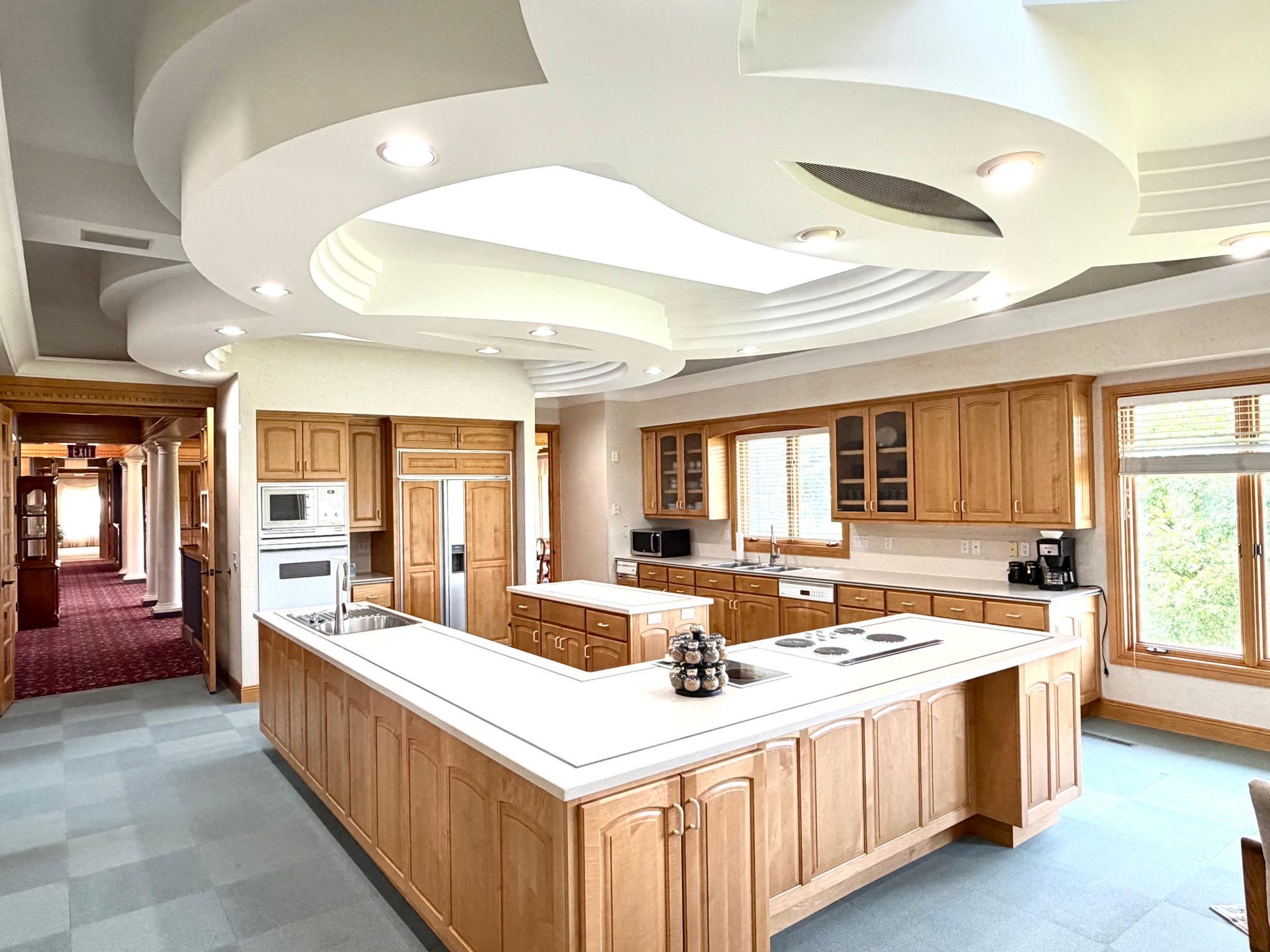 1993 single family home for sale at 1020 Centennial Drive in Thief River Falls, MN — 8 bed, 8 bath (photo 17 of 43)