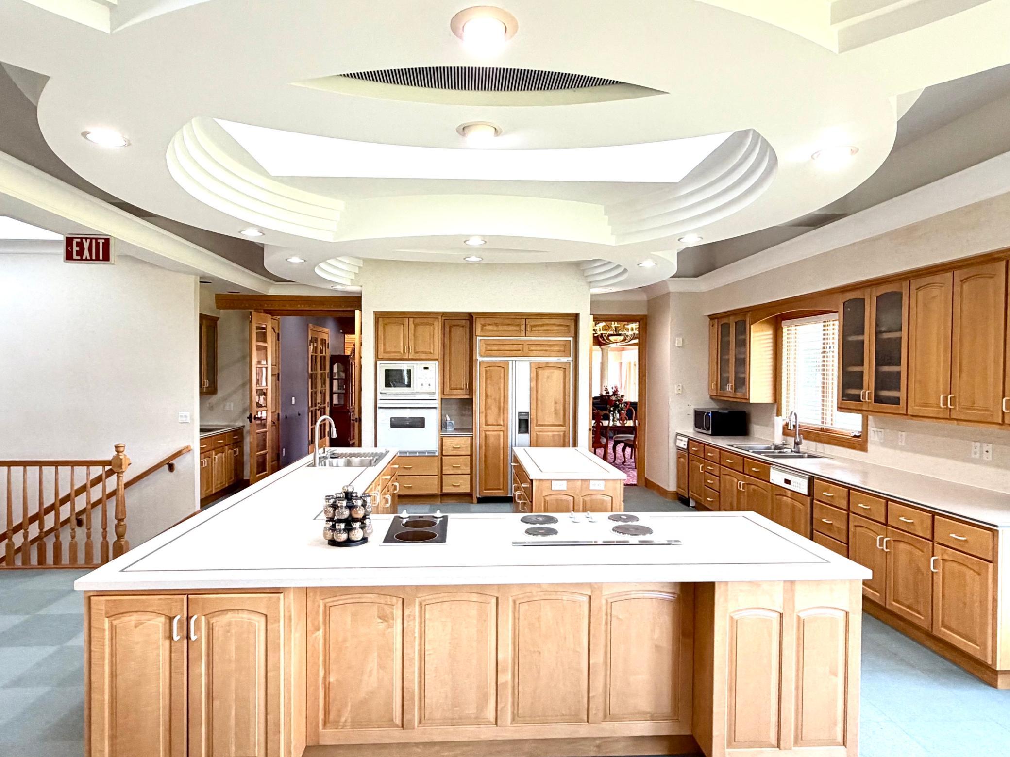 1993 single family home for sale at 1020 Centennial Drive in Thief River Falls, MN — 8 bed, 8 bath (photo 18 of 43)