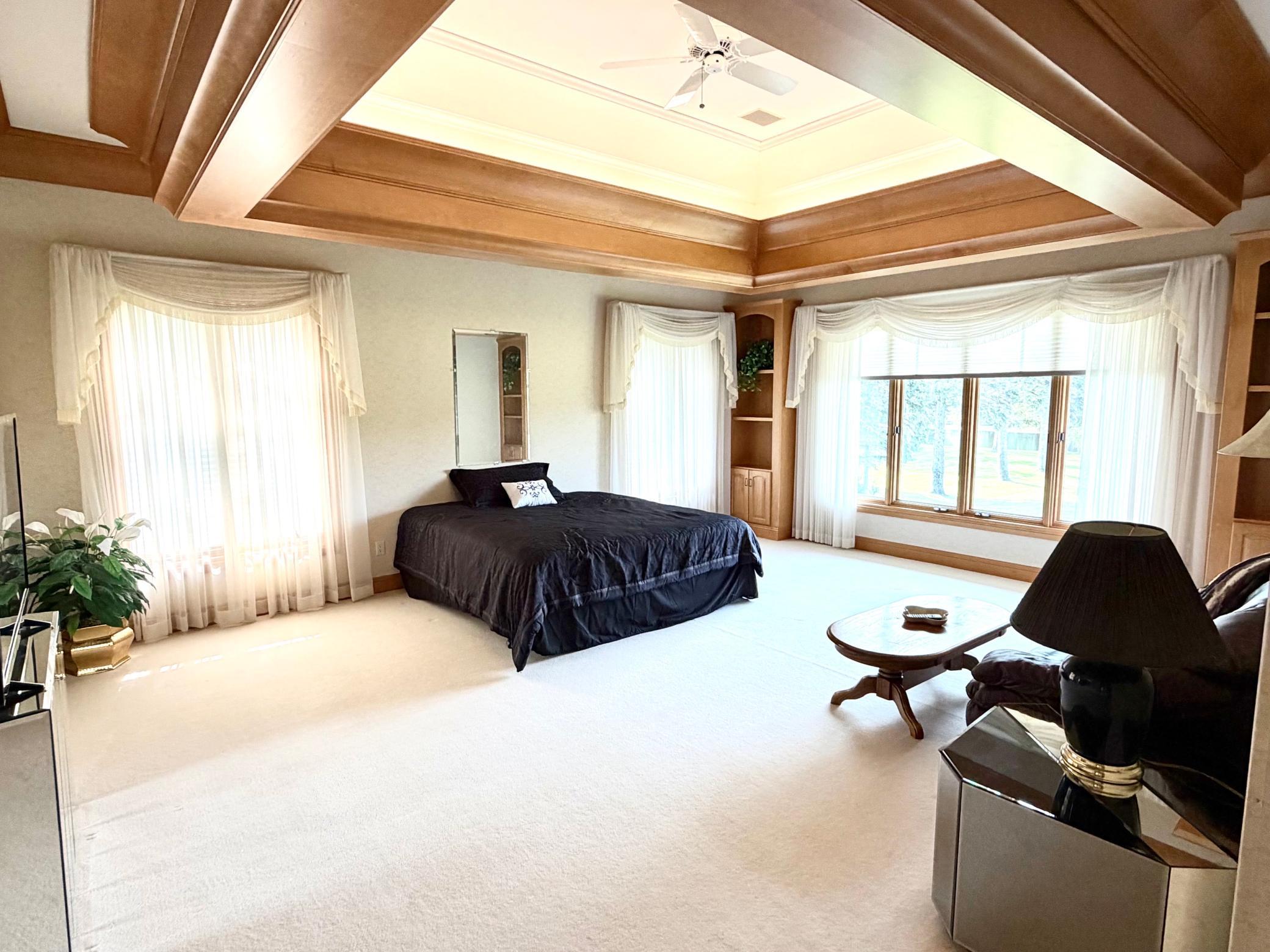 1993 single family home for sale at 1020 Centennial Drive in Thief River Falls, MN — 8 bed, 8 bath (photo 19 of 43)
