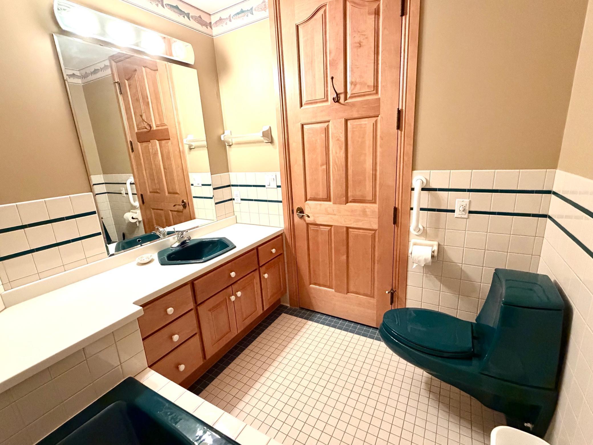 1993 single family home for sale at 1020 Centennial Drive in Thief River Falls, MN — 8 bed, 8 bath (photo 38 of 43)