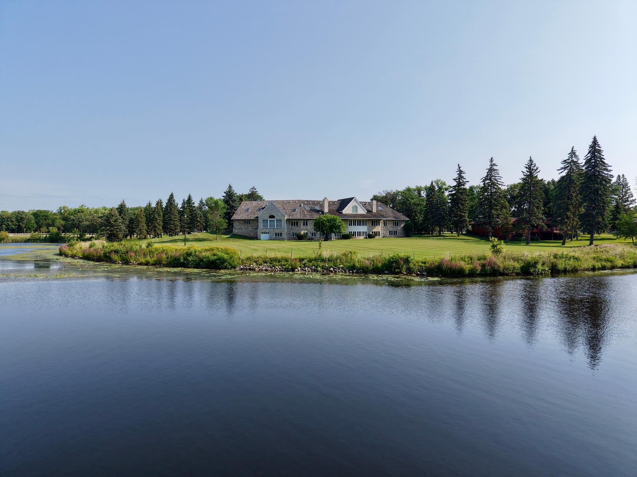 1993 single family home for sale at 1020 Centennial Drive in Thief River Falls, MN — 8 bed, 8 bath (photo 5 of 43)