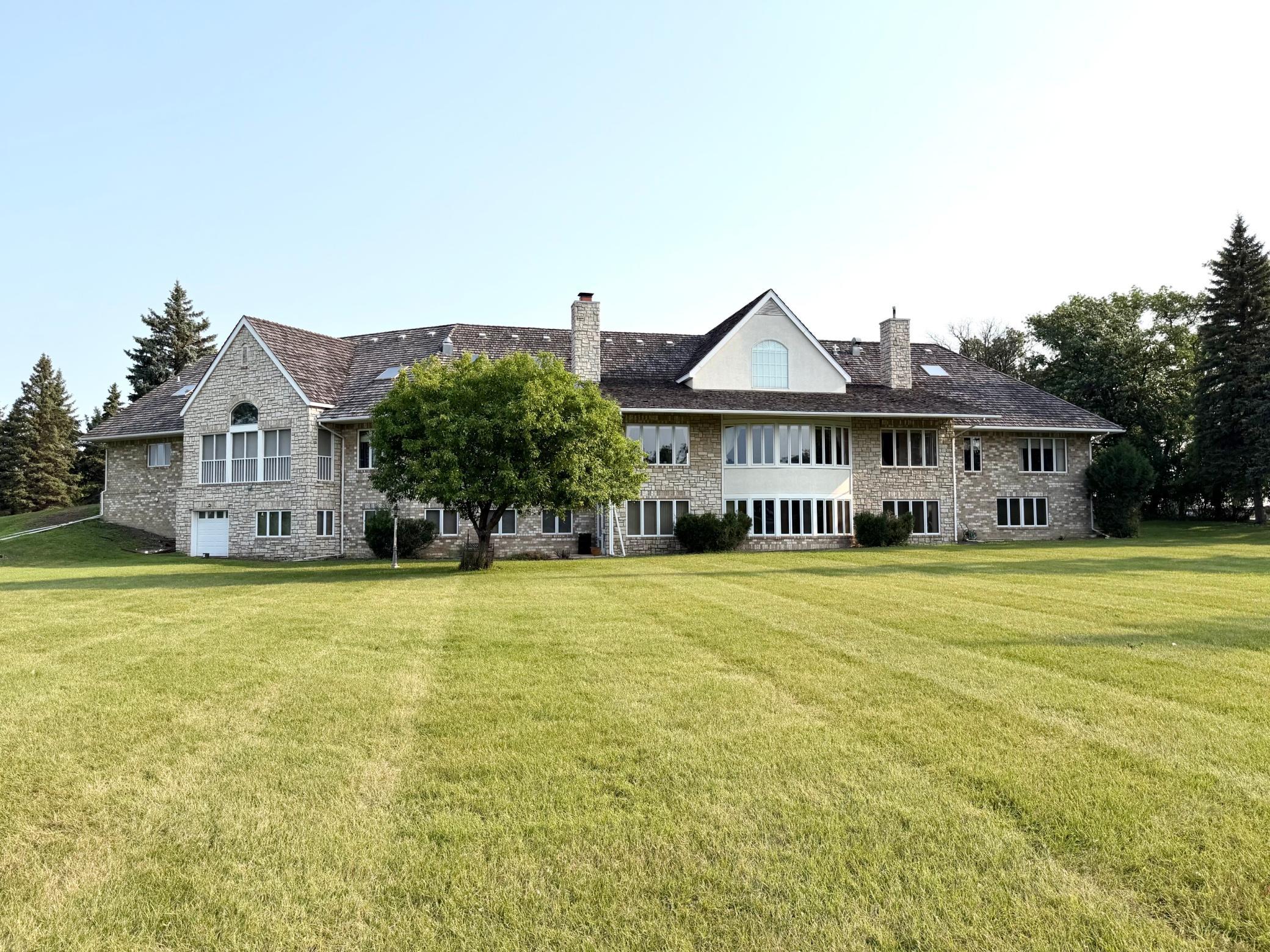 1993 single family home for sale at 1020 Centennial Drive in Thief River Falls, MN — 8 bed, 8 bath (photo 7 of 43)