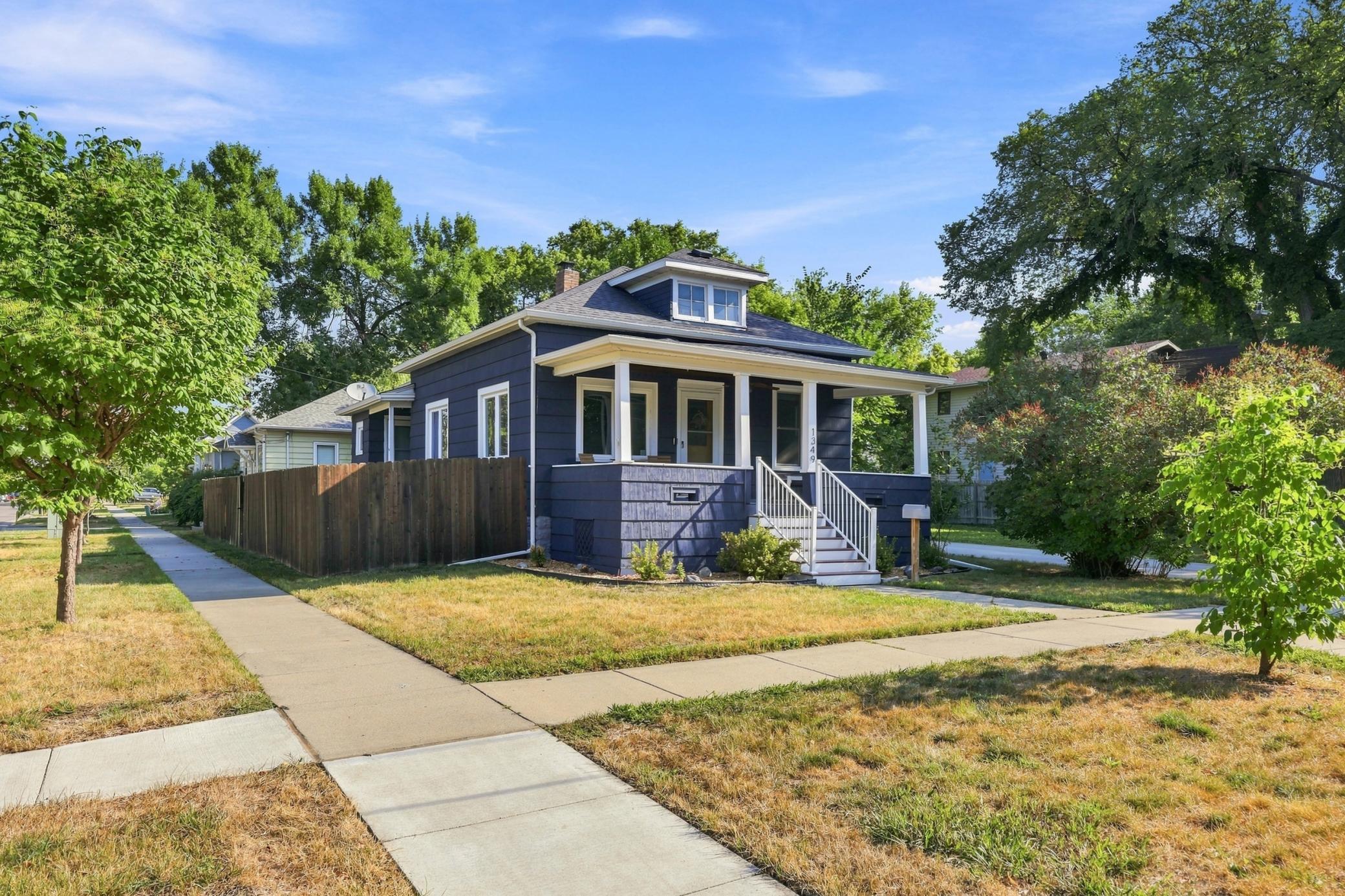 1900 single family home for sale at 1349 4th Avenue S in Fargo, ND — 4 bed, 1 bath (photo 2 of 26)