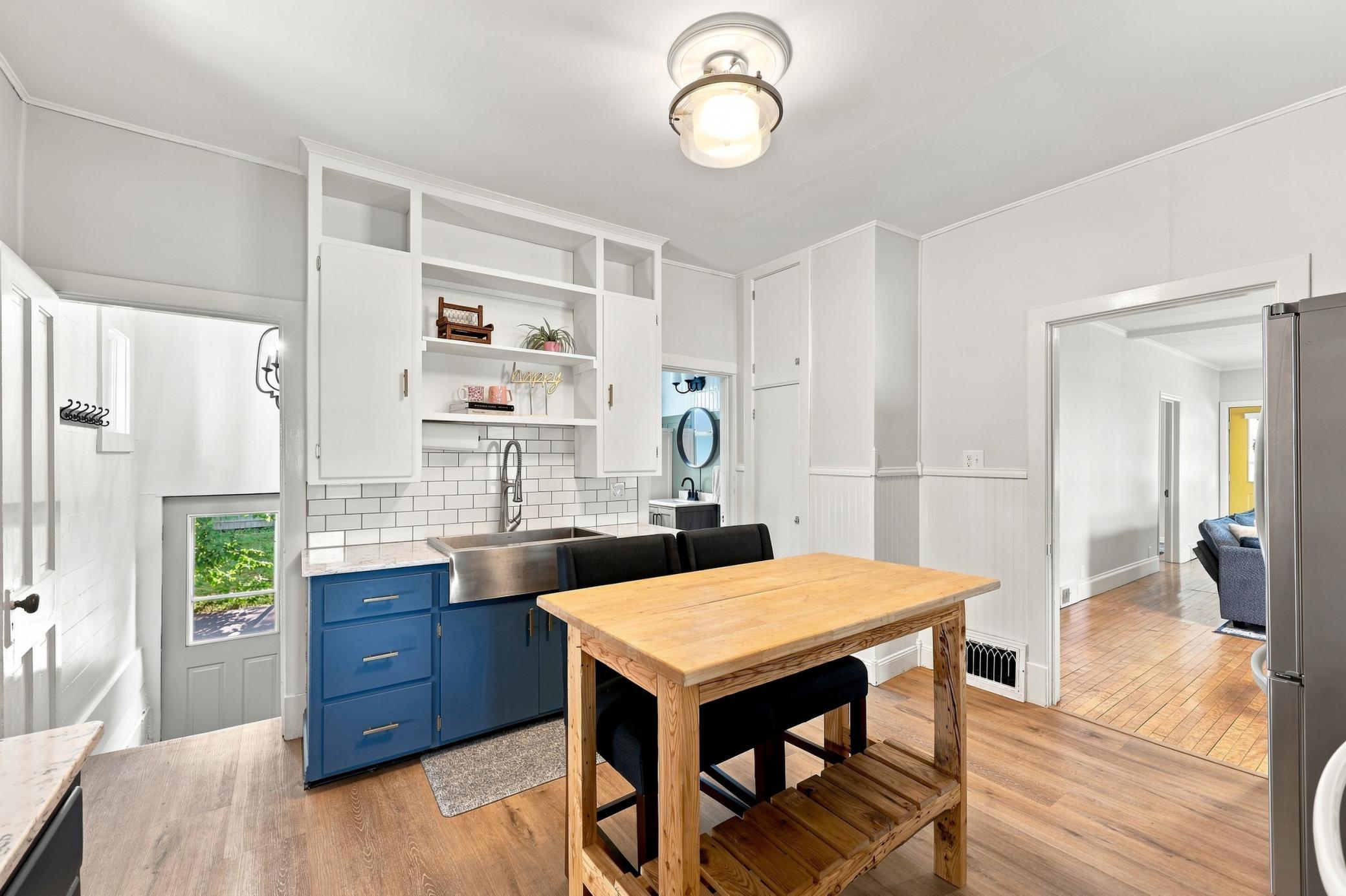 1900 single family home for sale at 1349 4th Avenue S in Fargo, ND — 4 bed, 1 bath (photo 11 of 26)