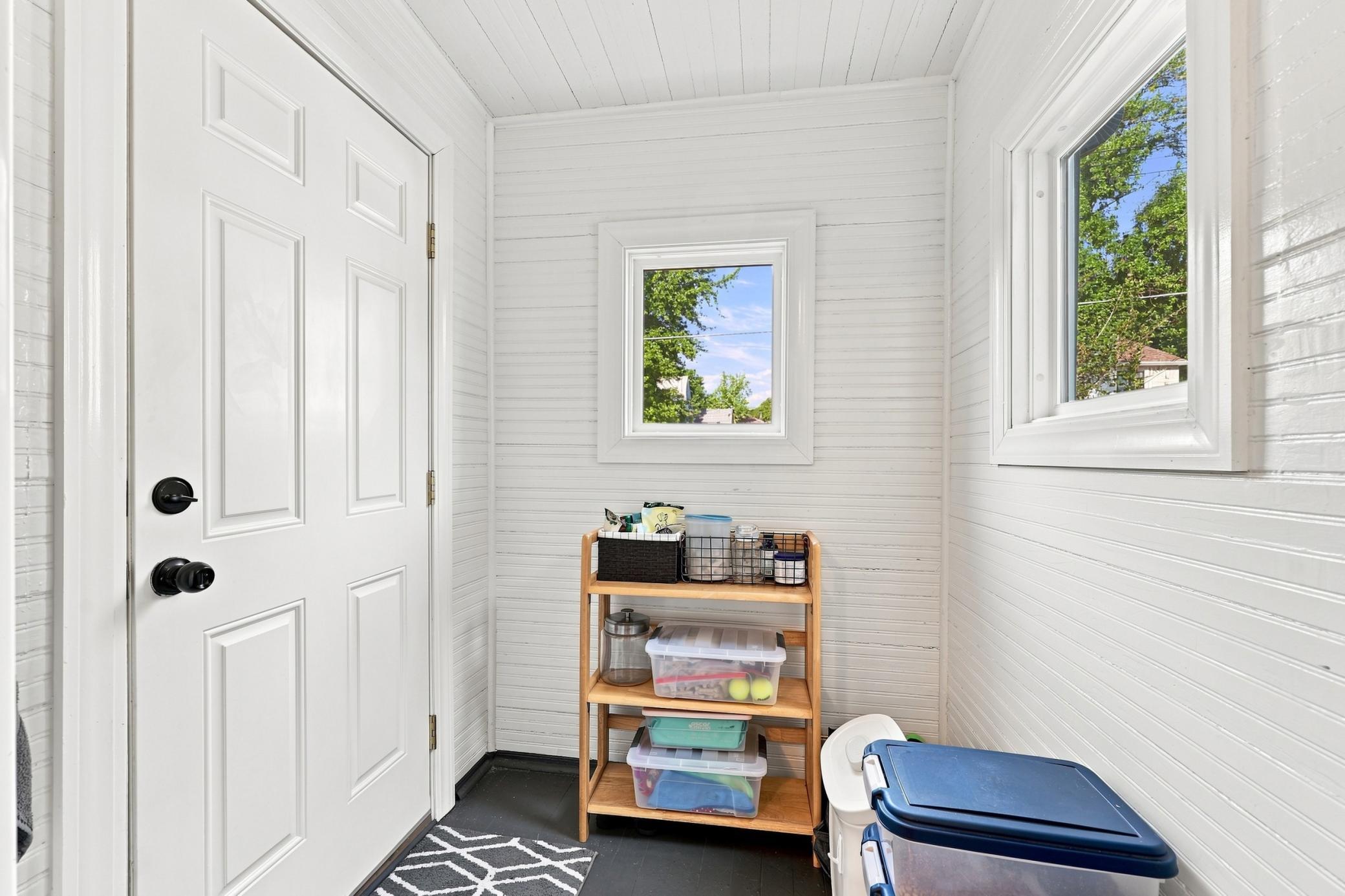 1900 single family home for sale at 1349 4th Avenue S in Fargo, ND — 4 bed, 1 bath (photo 12 of 26)