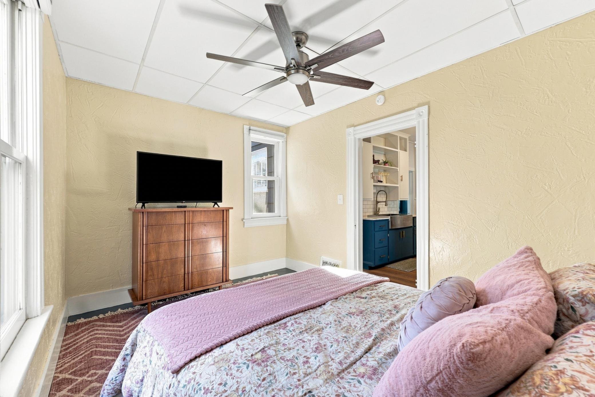 1900 single family home for sale at 1349 4th Avenue S in Fargo, ND — 4 bed, 1 bath (photo 13 of 26)