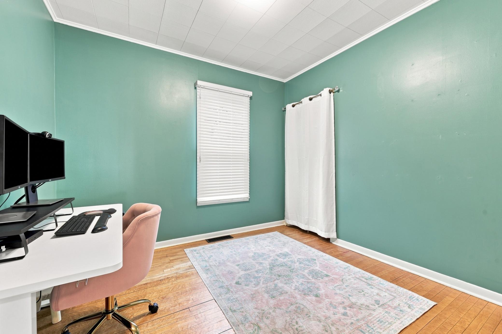 1900 single family home for sale at 1349 4th Avenue S in Fargo, ND — 4 bed, 1 bath (photo 15 of 26)