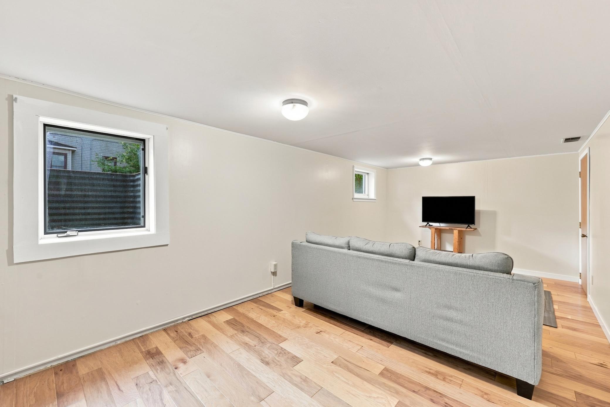 1900 single family home for sale at 1349 4th Avenue S in Fargo, ND — 4 bed, 1 bath (photo 19 of 26)
