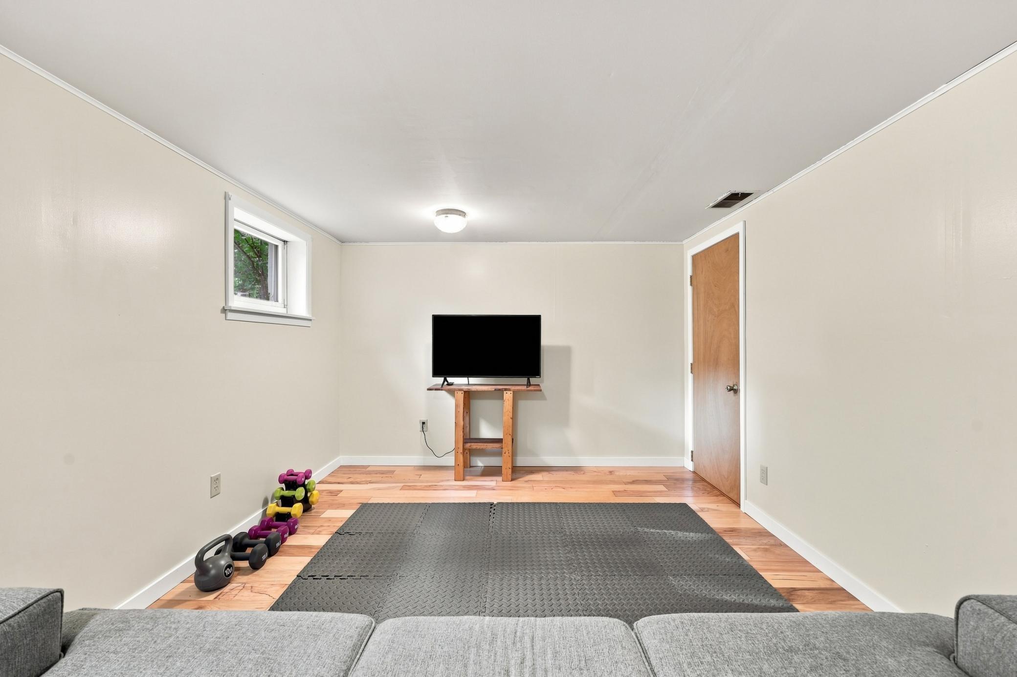 1900 single family home for sale at 1349 4th Avenue S in Fargo, ND — 4 bed, 1 bath (photo 20 of 26)