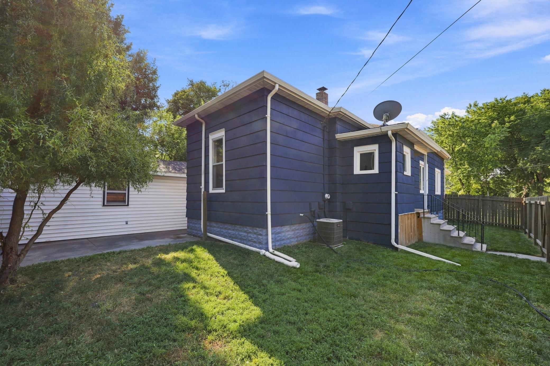 1900 single family home for sale at 1349 4th Avenue S in Fargo, ND — 4 bed, 1 bath (photo 24 of 26)