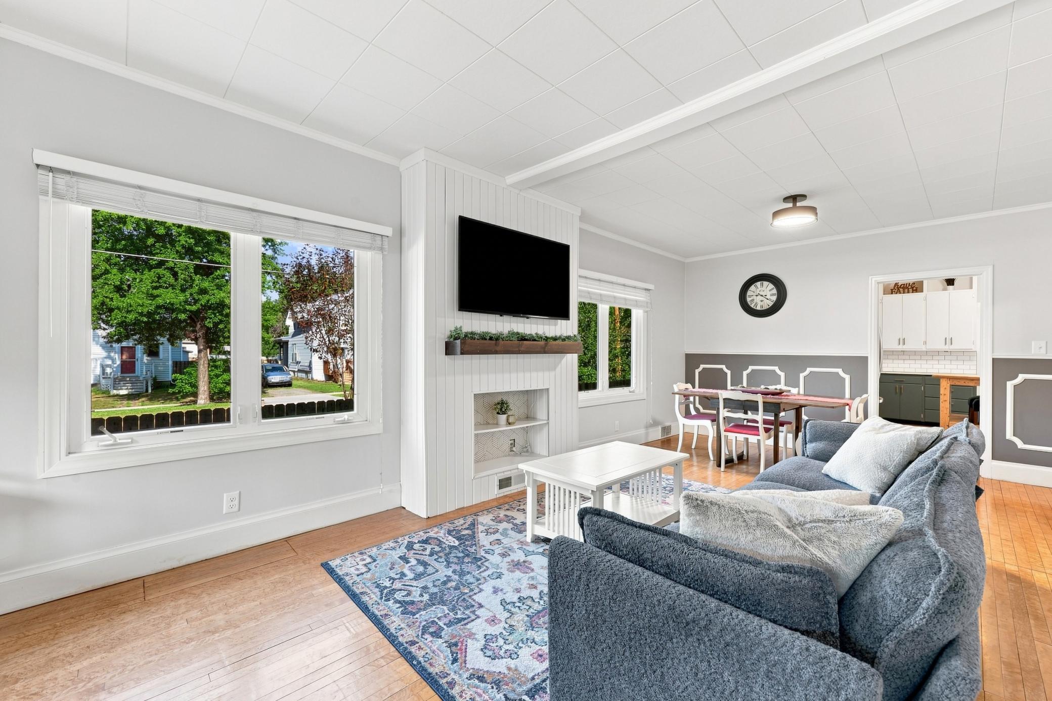 1900 single family home for sale at 1349 4th Avenue S in Fargo, ND — 4 bed, 1 bath (photo 5 of 26)