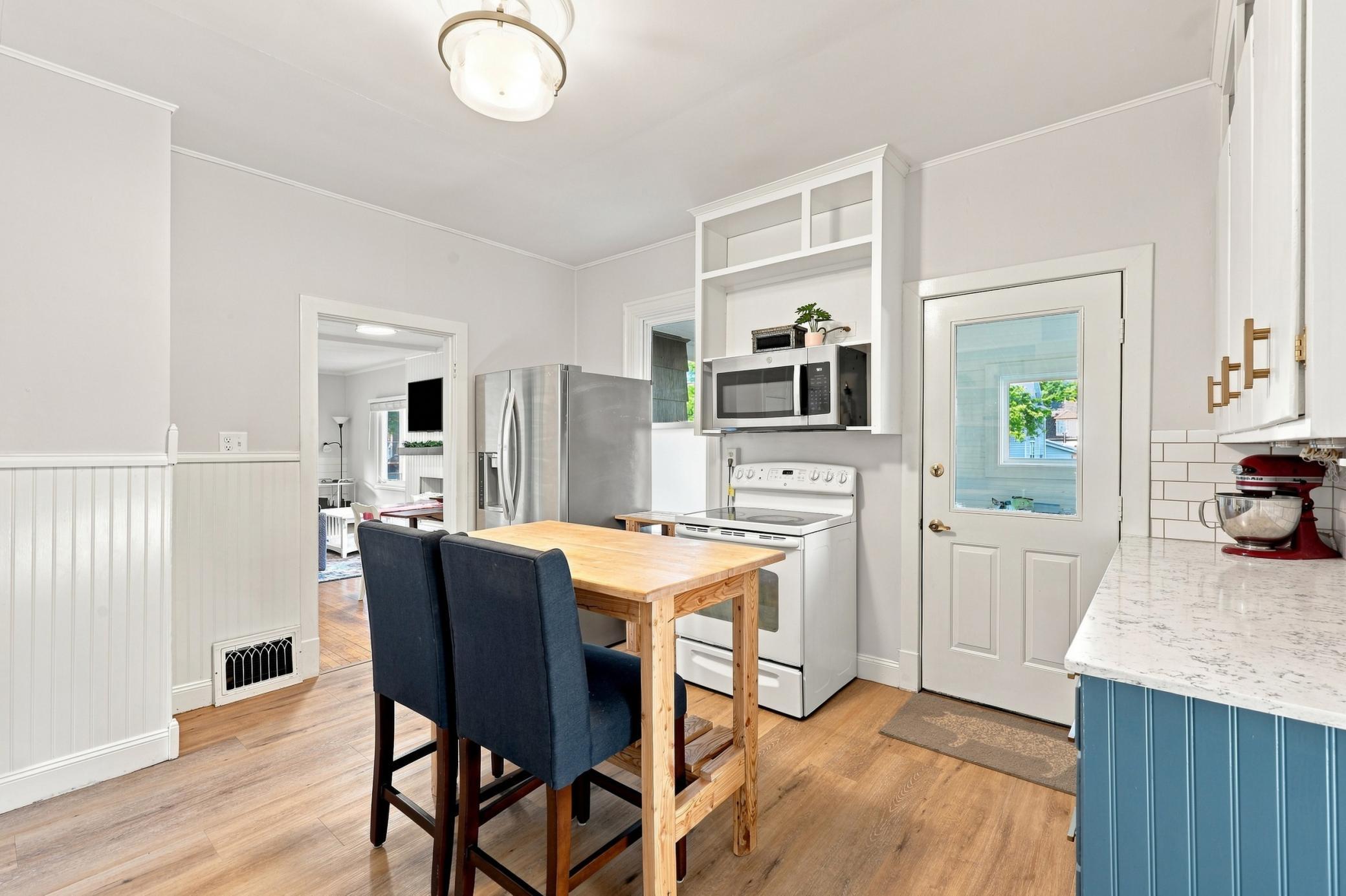 1900 single family home for sale at 1349 4th Avenue S in Fargo, ND — 4 bed, 1 bath (photo 10 of 26)