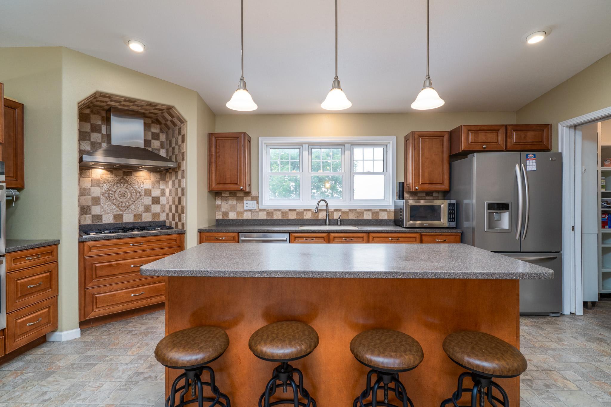 2008 single family home for sale at 529 Cedar Lane in Crookston, MN — 6 bed, 4 bath (photo 2 of 49)
