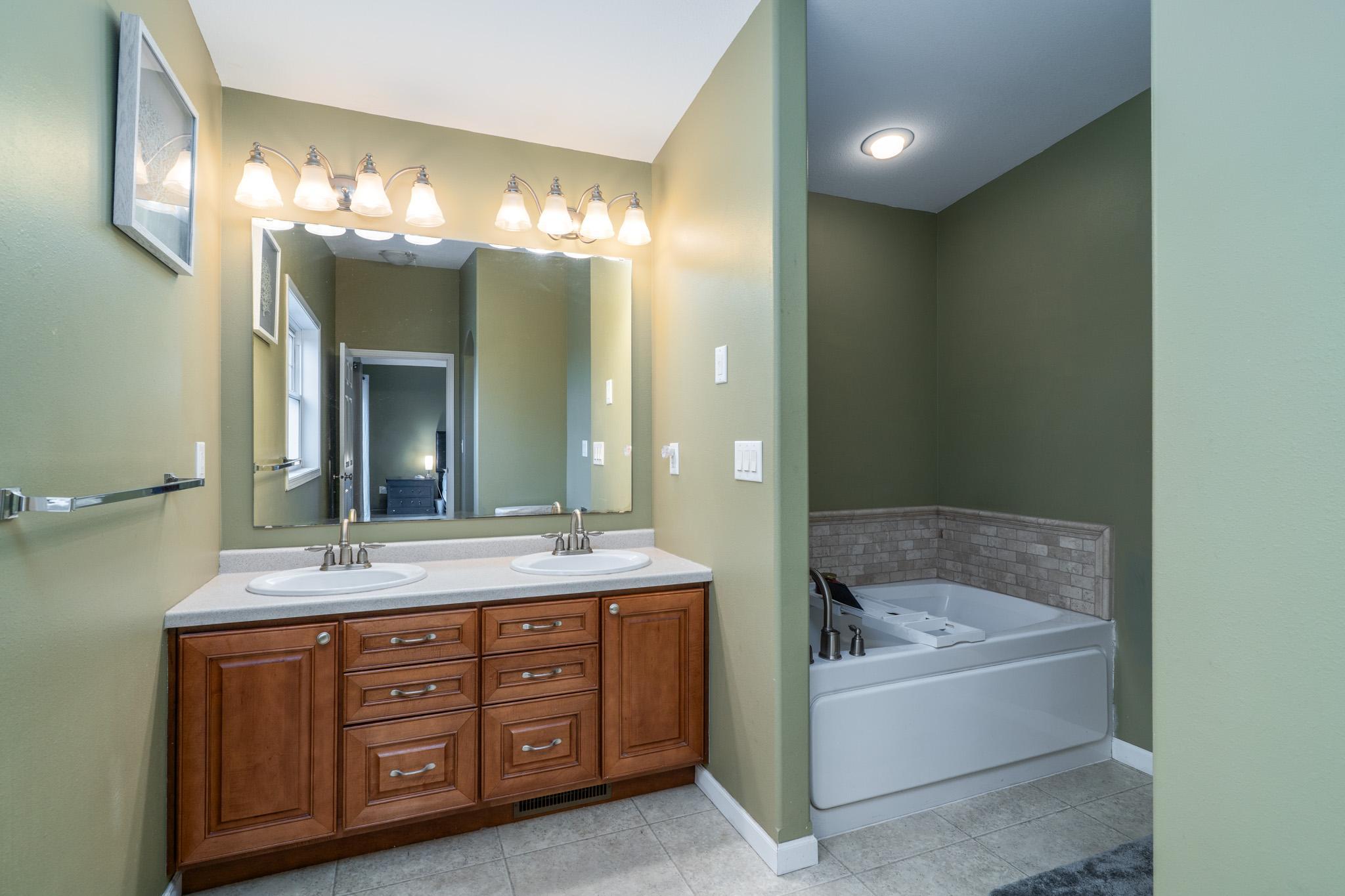 2008 single family home for sale at 529 Cedar Lane in Crookston, MN — 6 bed, 4 bath (photo 25 of 49)