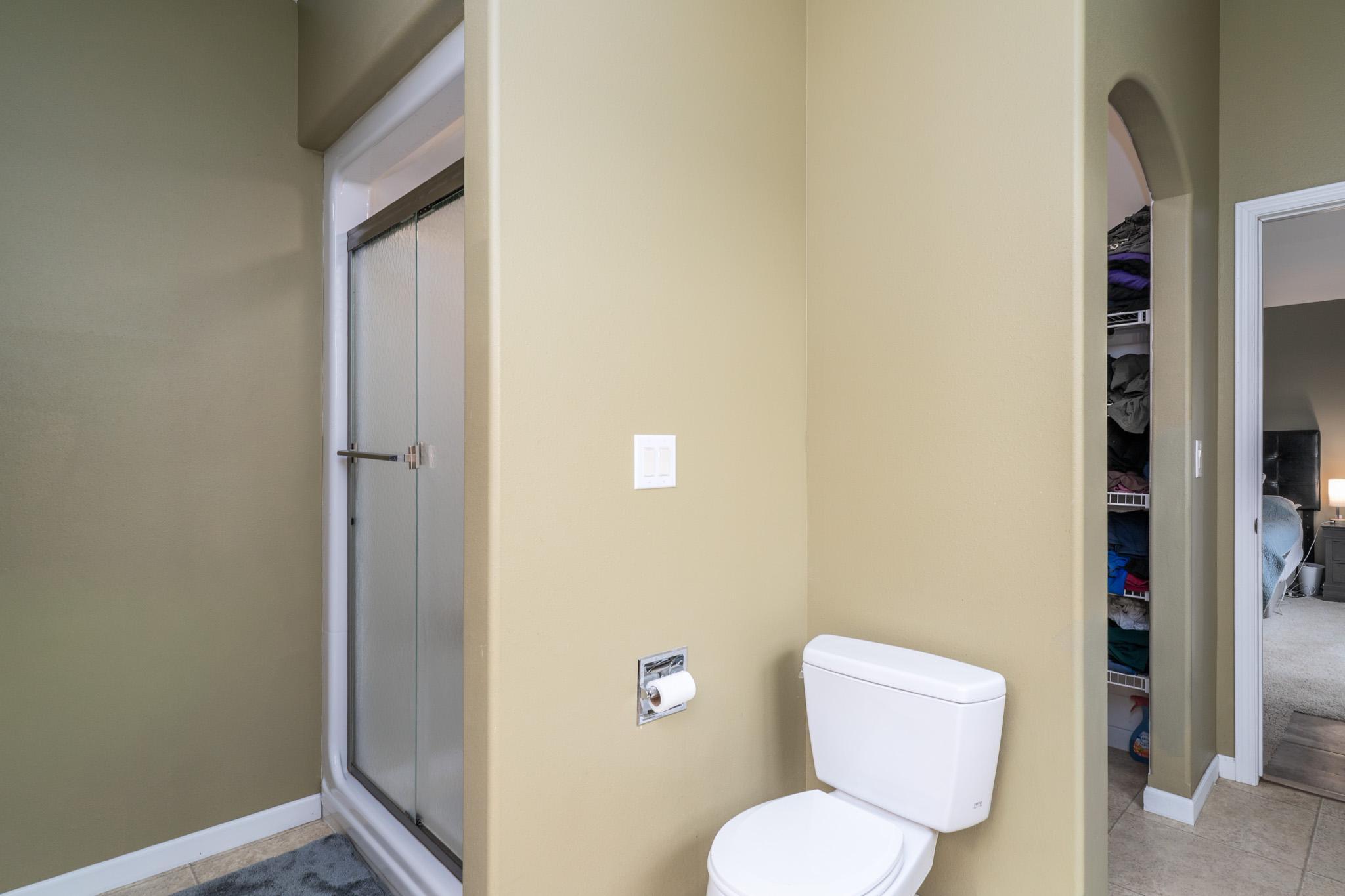 2008 single family home for sale at 529 Cedar Lane in Crookston, MN — 6 bed, 4 bath (photo 26 of 49)
