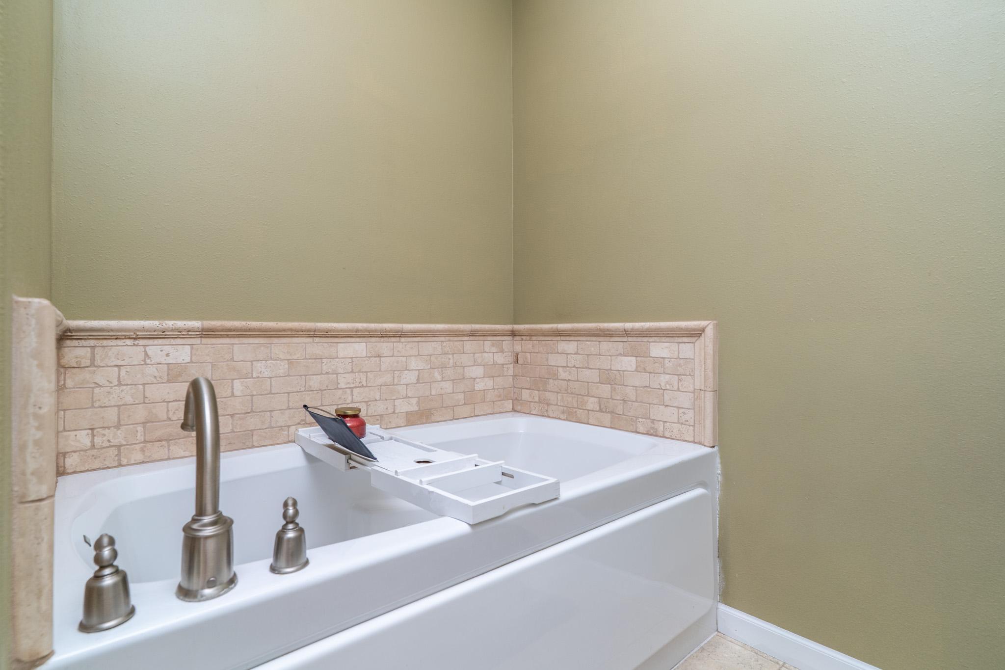 2008 single family home for sale at 529 Cedar Lane in Crookston, MN — 6 bed, 4 bath (photo 30 of 49)