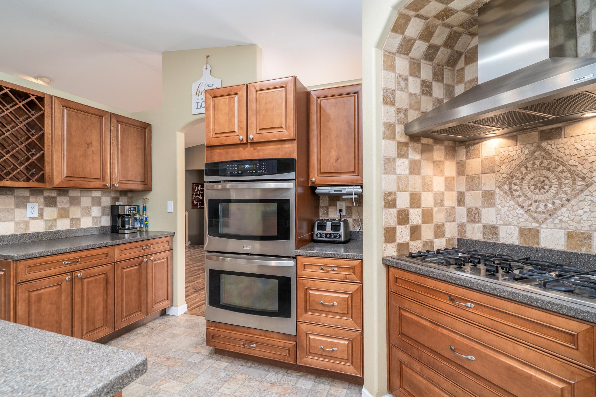 2008 single family home for sale at 529 Cedar Lane in Crookston, MN — 6 bed, 4 bath (photo 4 of 49)