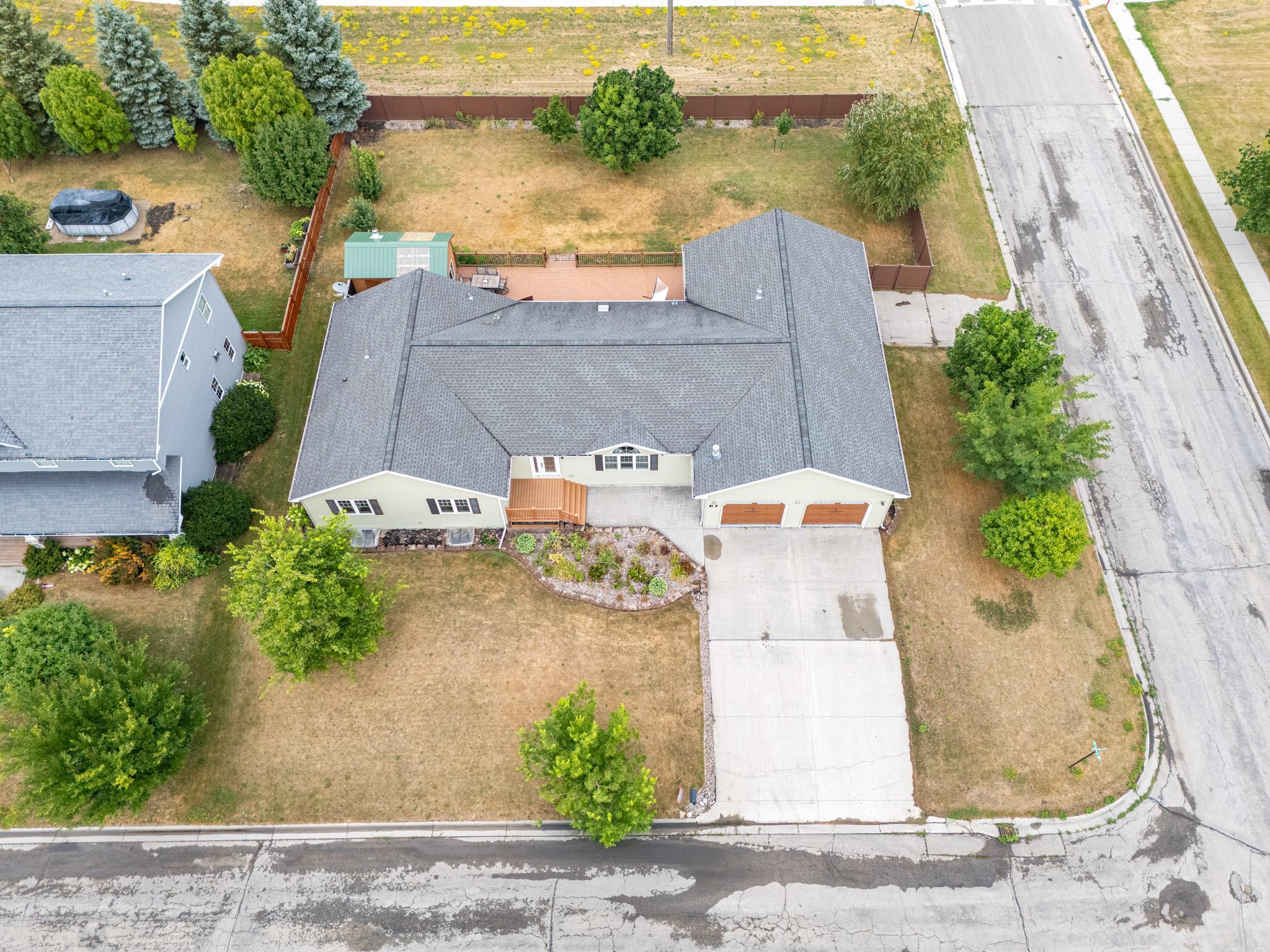 2008 single family home for sale at 529 Cedar Lane in Crookston, MN — 6 bed, 4 bath (photo 46 of 49)