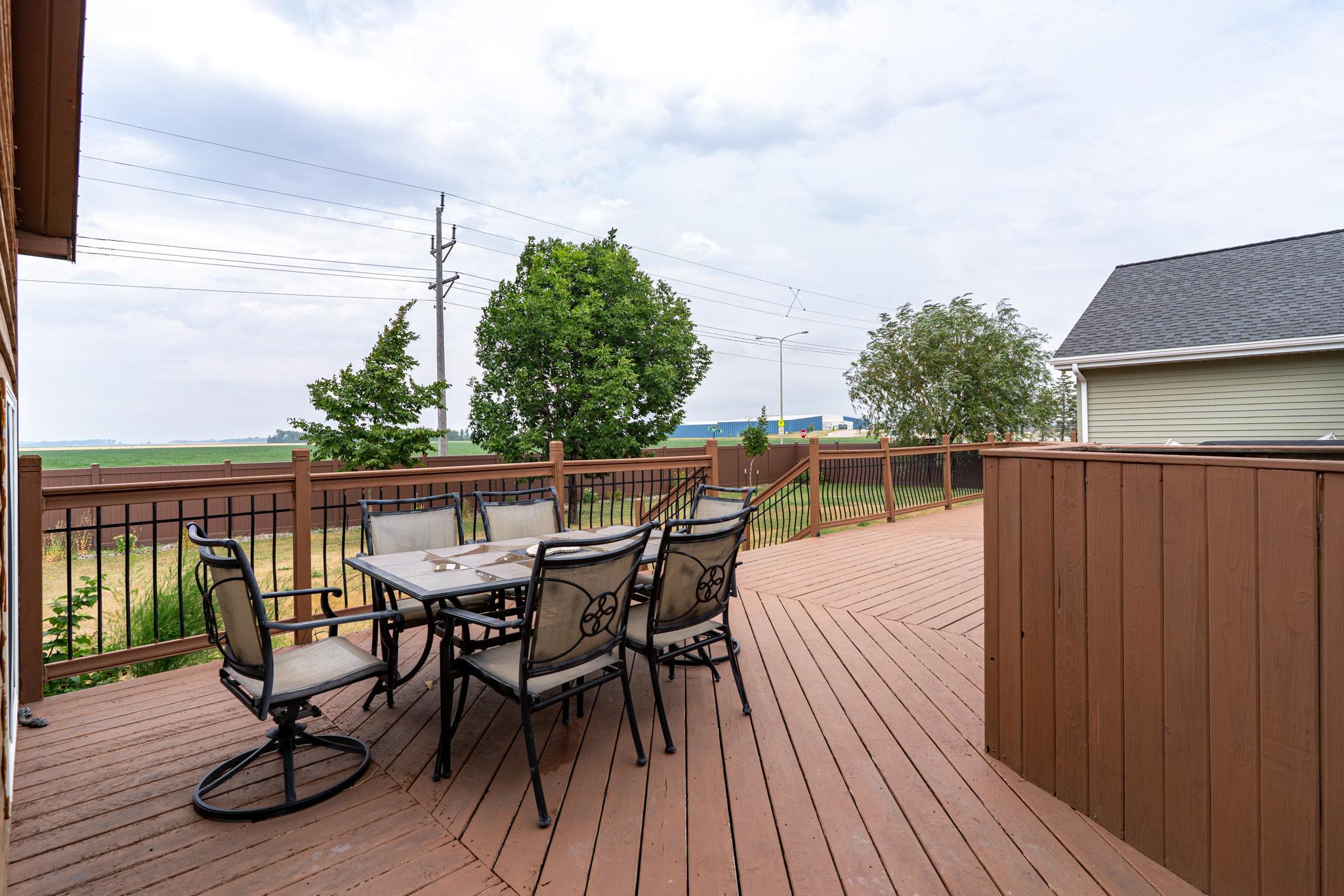 2008 single family home for sale at 529 Cedar Lane in Crookston, MN — 6 bed, 4 bath (photo 47 of 49)