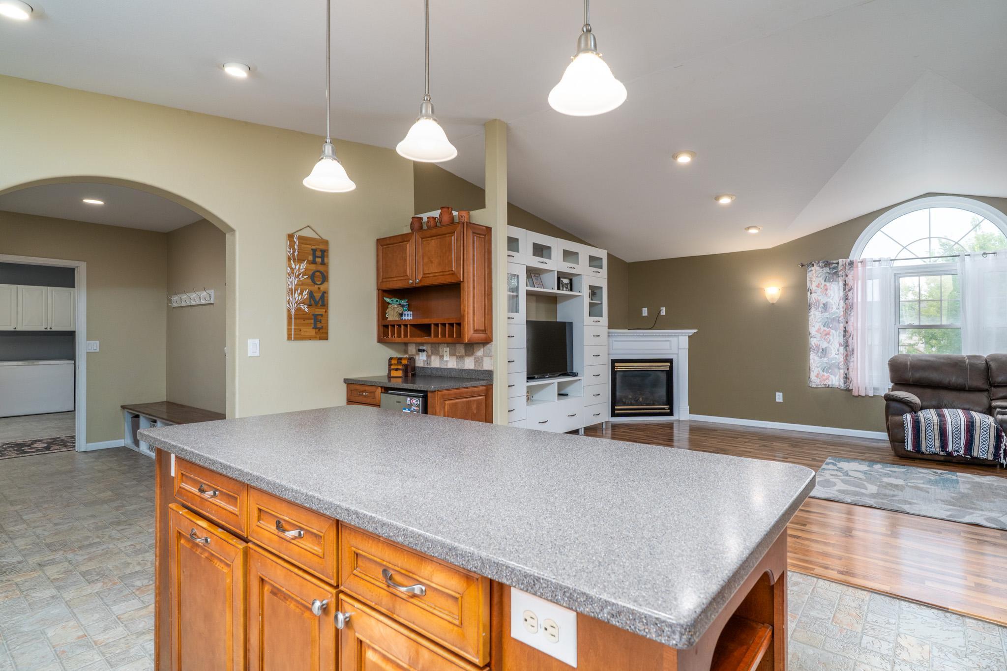 2008 single family home for sale at 529 Cedar Lane in Crookston, MN — 6 bed, 4 bath (photo 6 of 49)