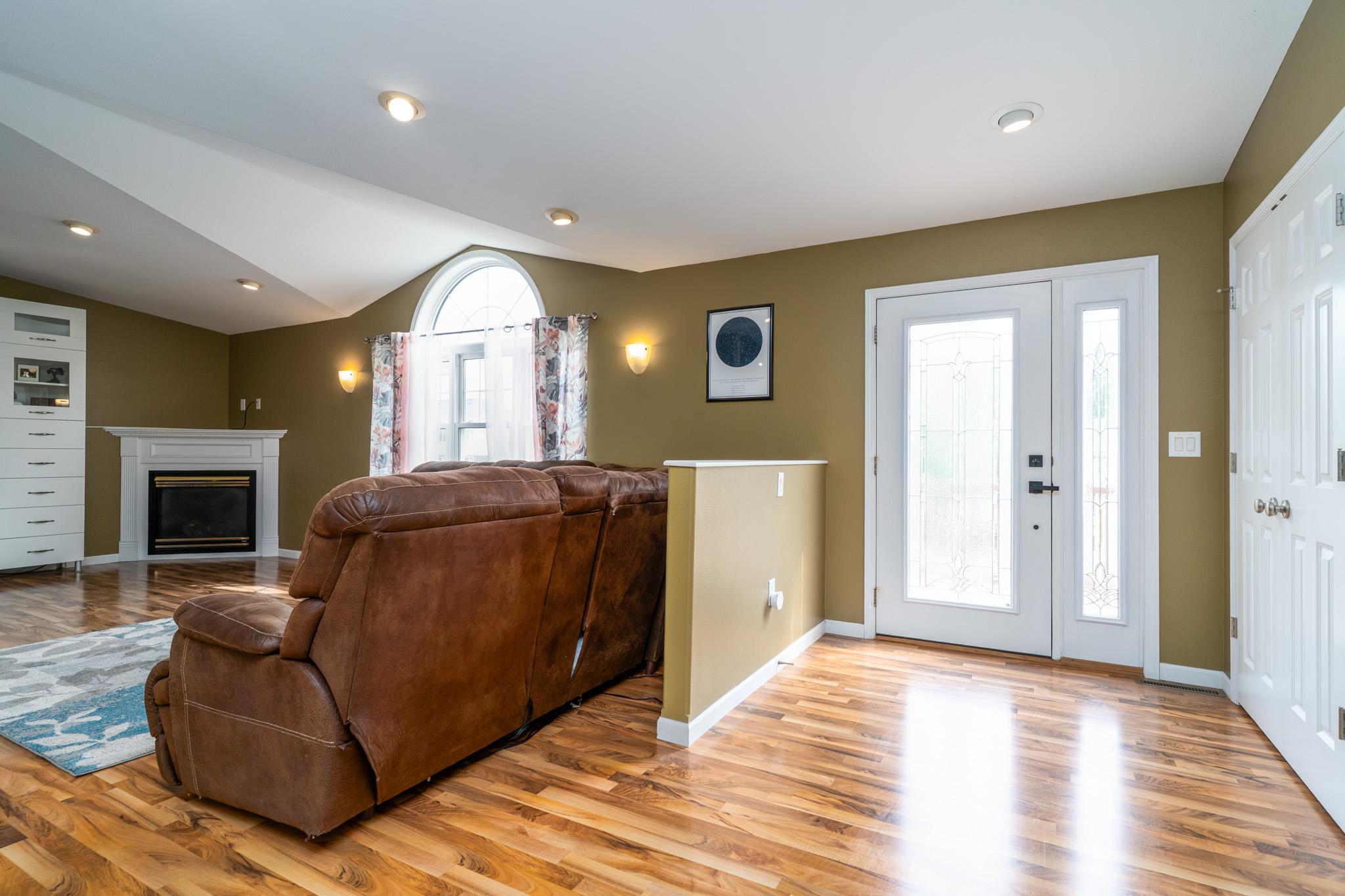 2008 single family home for sale at 529 Cedar Lane in Crookston, MN — 6 bed, 4 bath (photo 9 of 49)
