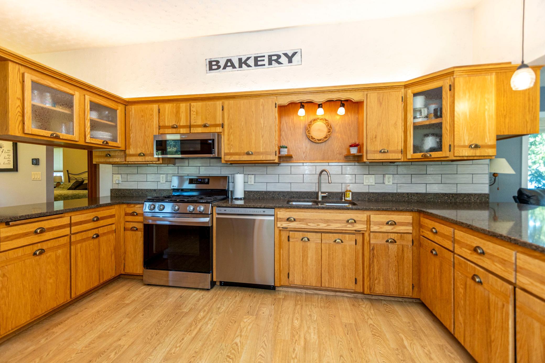1983 single family home for sale at 1301 Geneva Drive in Alexandria, MN — 5 bed, 3 bath (photo 13 of 77)